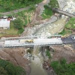 Se cerró un carril del puente en el km 82 de la vía Aloag – Santo Domingo