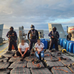 Armada intercepta embarcación con 31 bultos de droga en aguas de Santa Elena