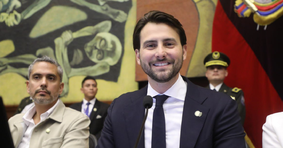 María José Pinto celebra la elección de Niels Olsen como presidente de la Asamblea Nacional