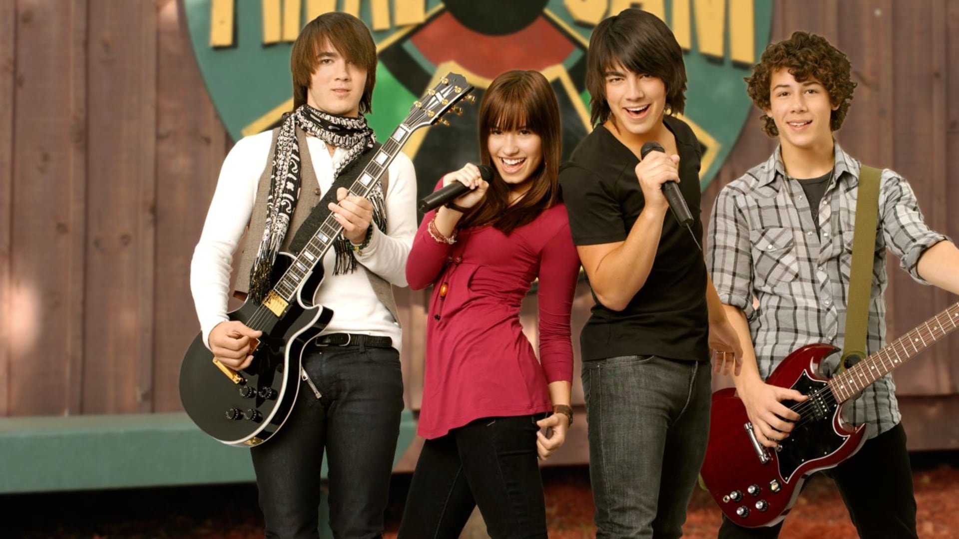 La evolución musical de la banda incluyó influencias de pop punk, emo pop y las colaboraciones con Disney para Camp Rock (Disney)