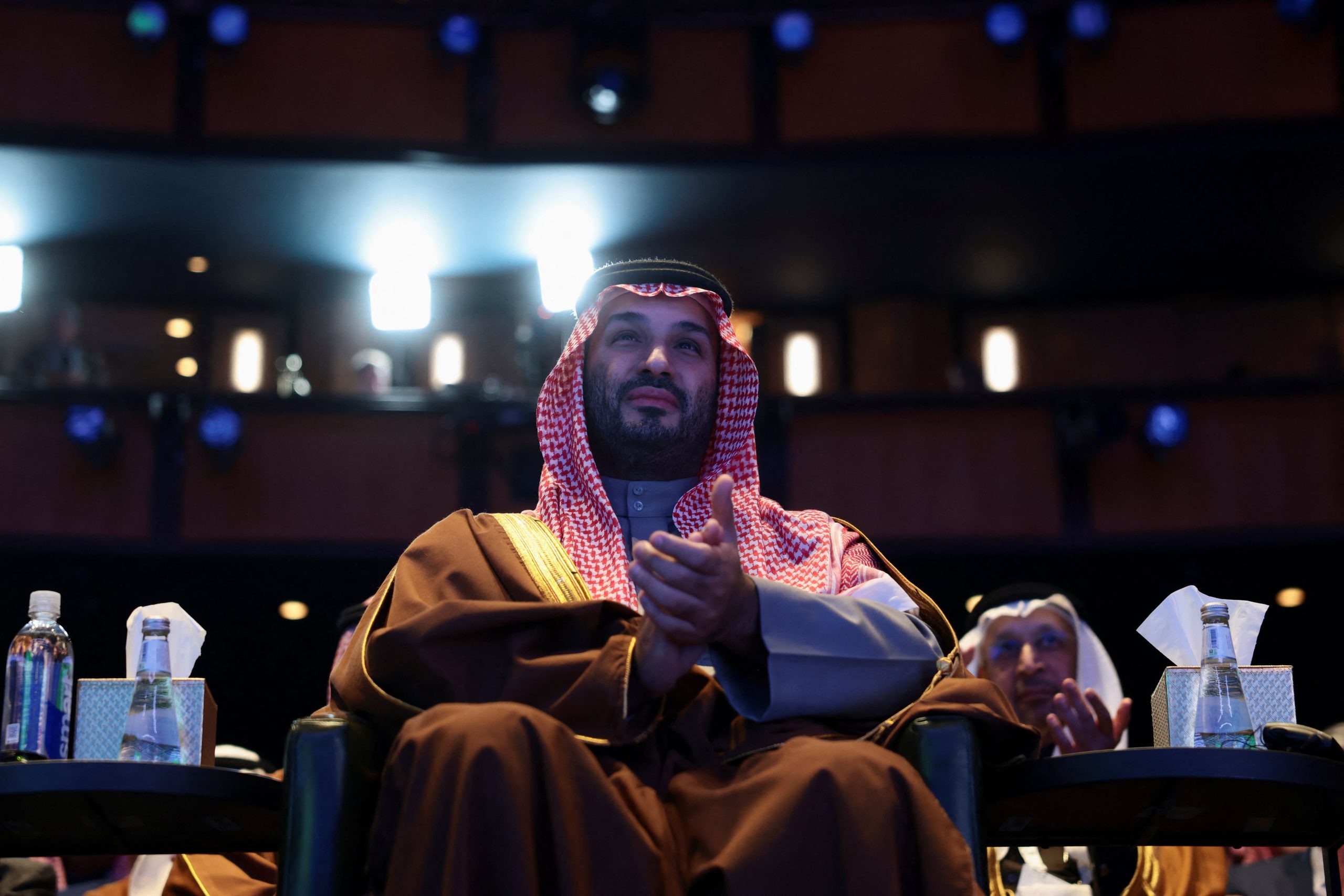 El príncipe heredero y primer ministro de Arabia Saudita, Mohammed bin Salman, asiste al Foro de Inversión Estados Unidos–Arabia Saudita en Washington D.C., el 19 de noviembre de 2025. (REUTERS/Evelyn Hockstein)