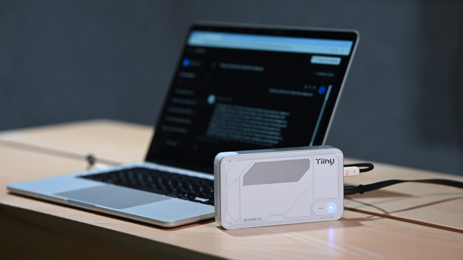 Está orientada a creadores, desarrolladores, estudiantes e investigadores que requieren autonomía y protección de datos. (Tiiny AI)