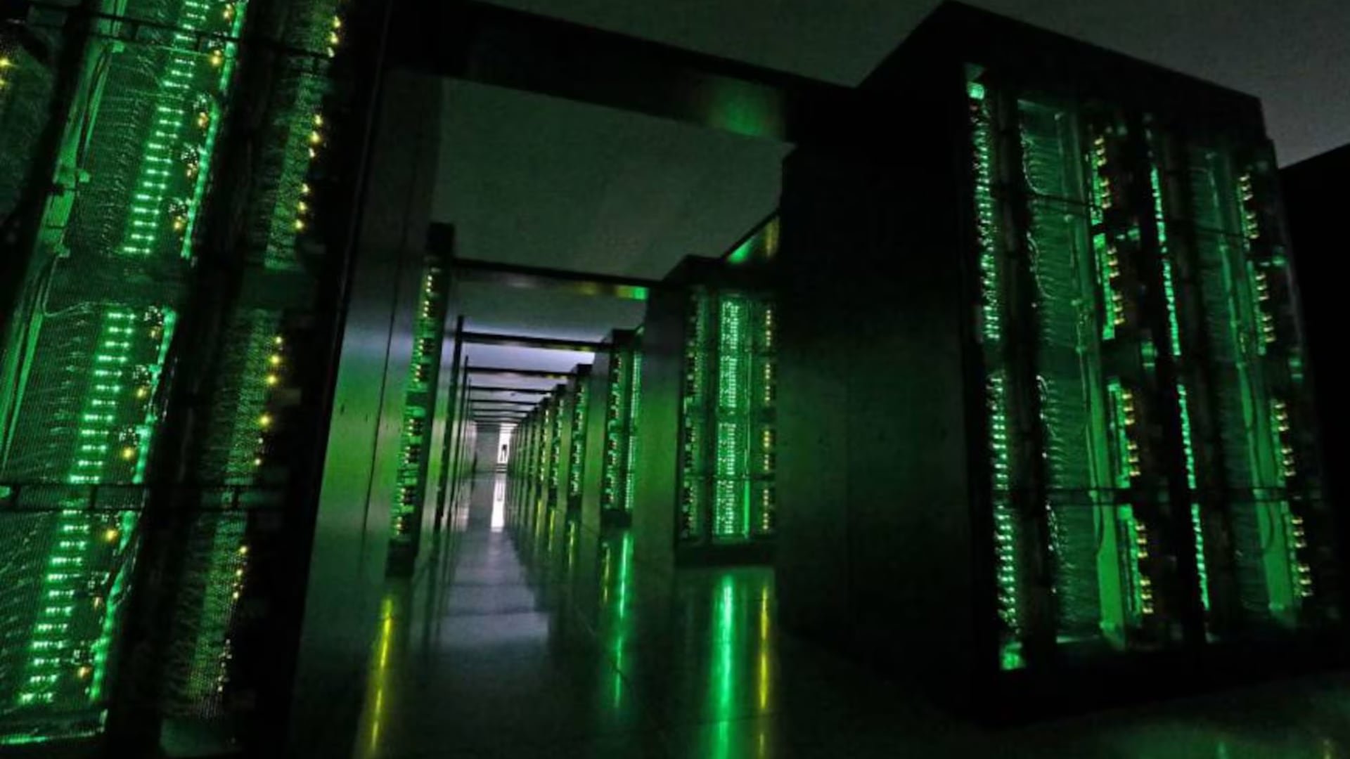 Las supercomputadoras convencionales dependen de servidores que involucran un enorme gasto energético. (AFP)