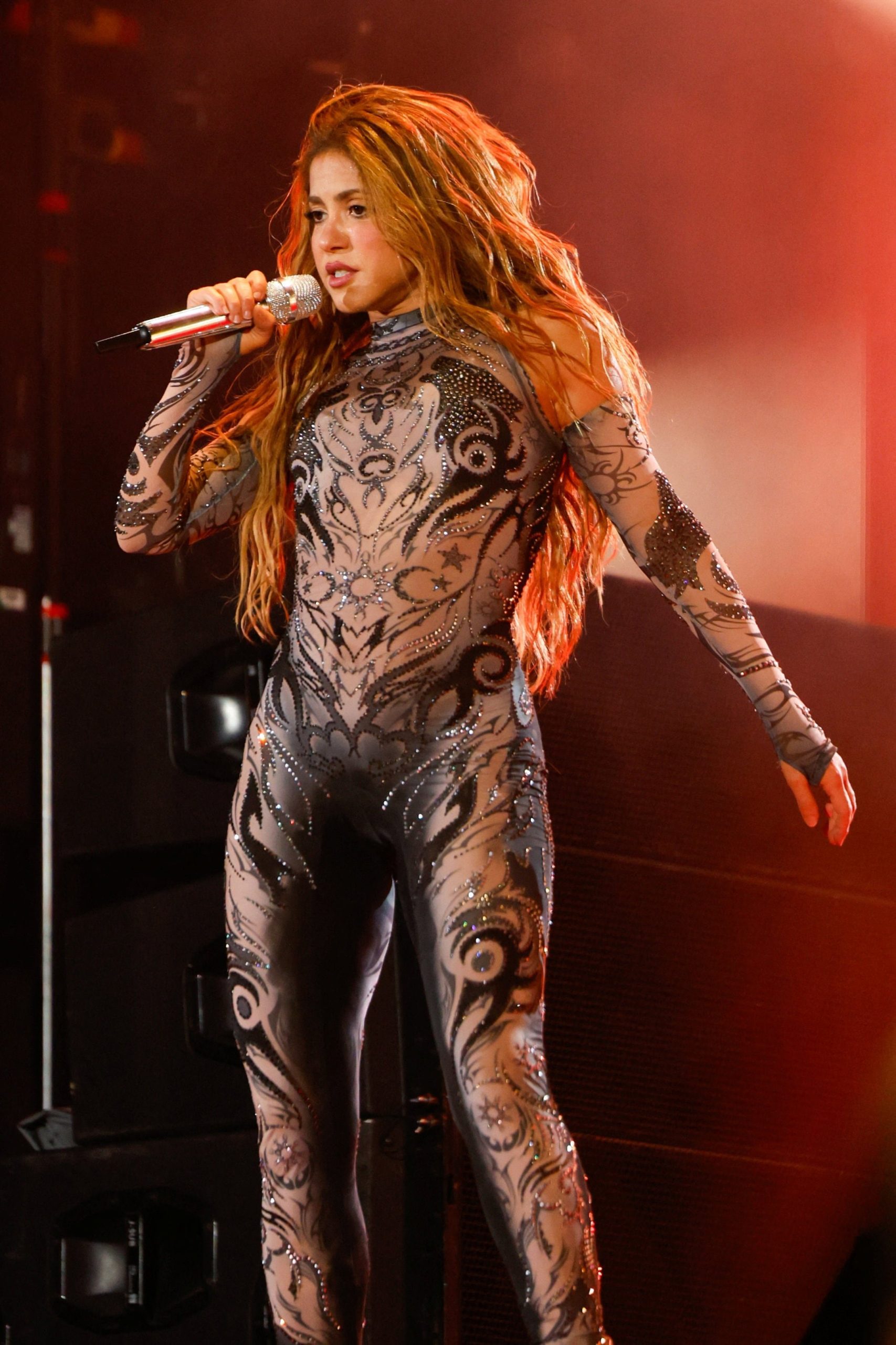 Las prendas de inspiración latina y pop global refuerzan la identidad musical y visual del tour (REUTERS/Kylie Cooper)