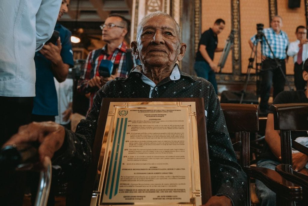 Carlos Lindao fue reconocido como uno de los hombres más longevos del mundo y símbolo de la identidad guayaquileña. (Municipio de Guayaquil)