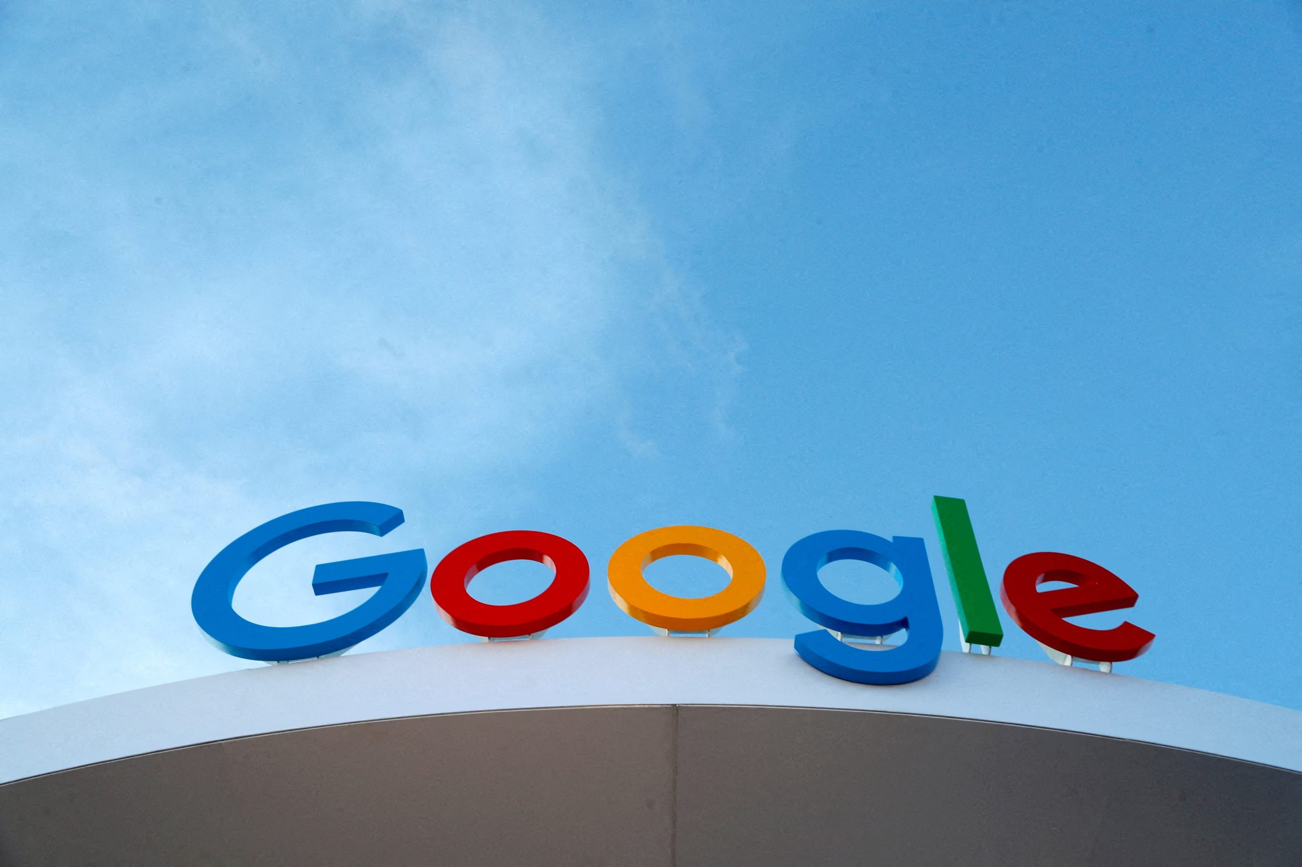 Google planea extender la verificación de contenido generado por IA a formatos como video y audio, y a plataformas como Búsqueda y YouTube. (REUTERS/Steve Marcus/File Photo)