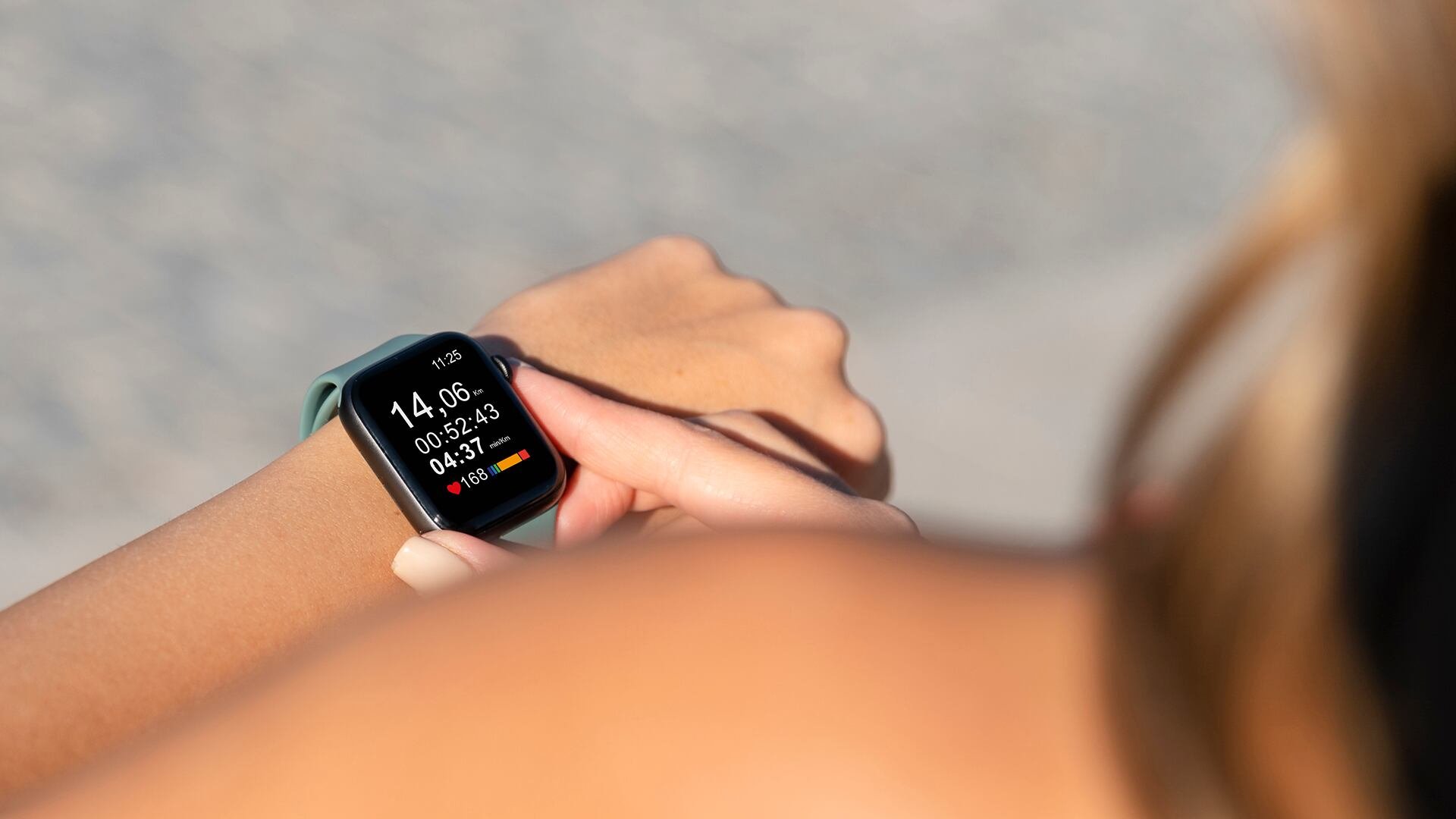 El uso de dispositivos inteligentes facilita el seguimiento de la actividad física y la adopción de hábitos saludables
(Crédito: Freepik)