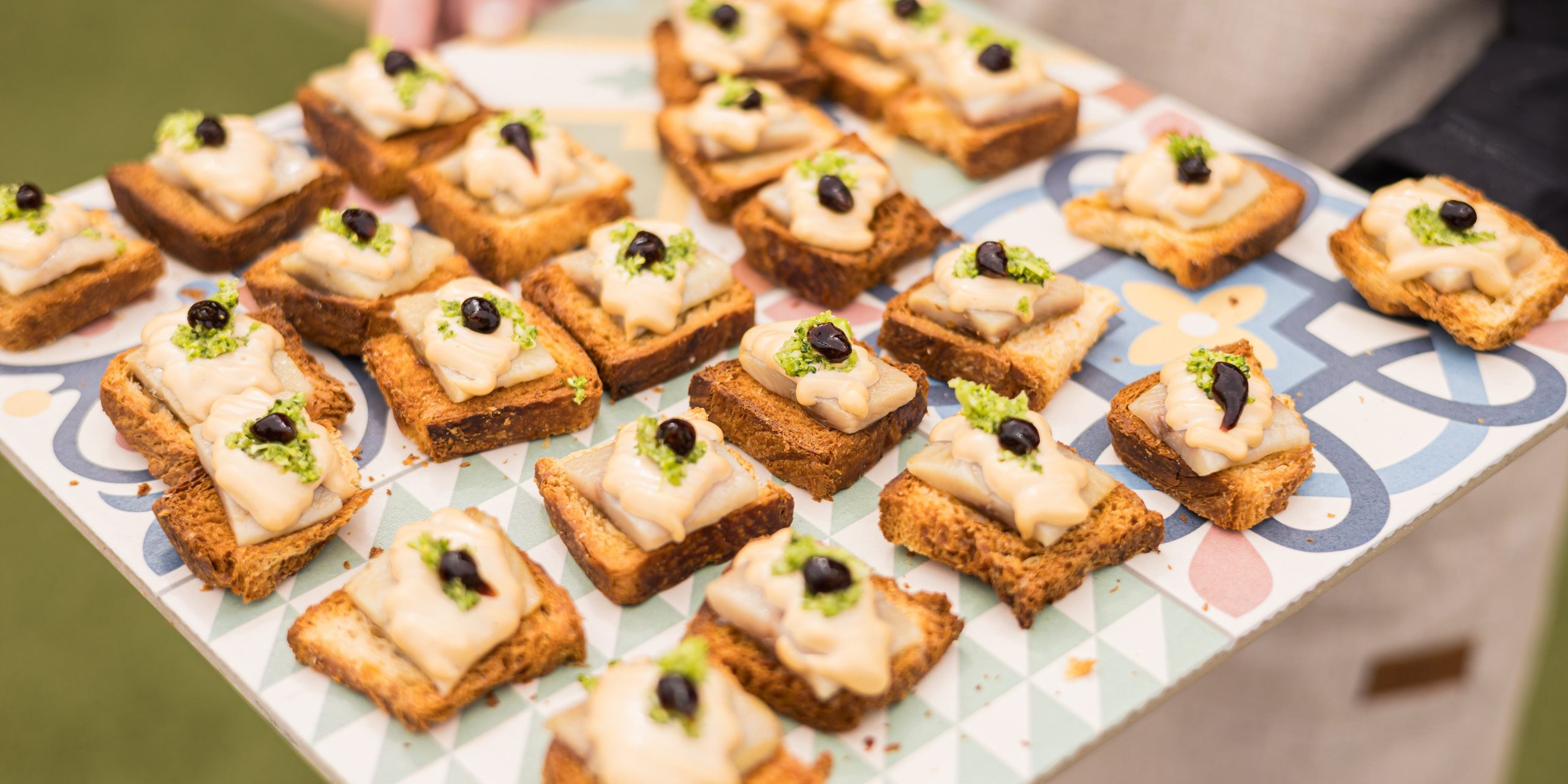 Canapé de bacalao. (Adobe Stock)