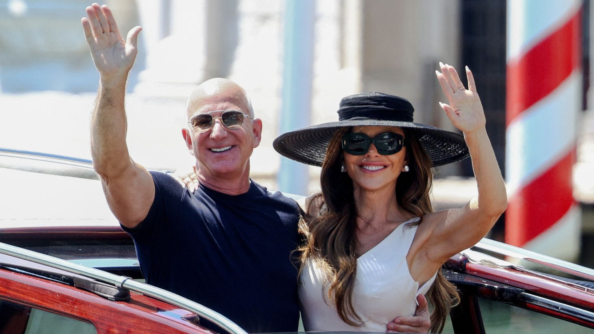 Lauren Sánchez, esposa de Bezos, ha manifestado en múltiples oportunidades como es la rutina al lado de su pareja. (REUTERS/Guglielmo Mangiapane)