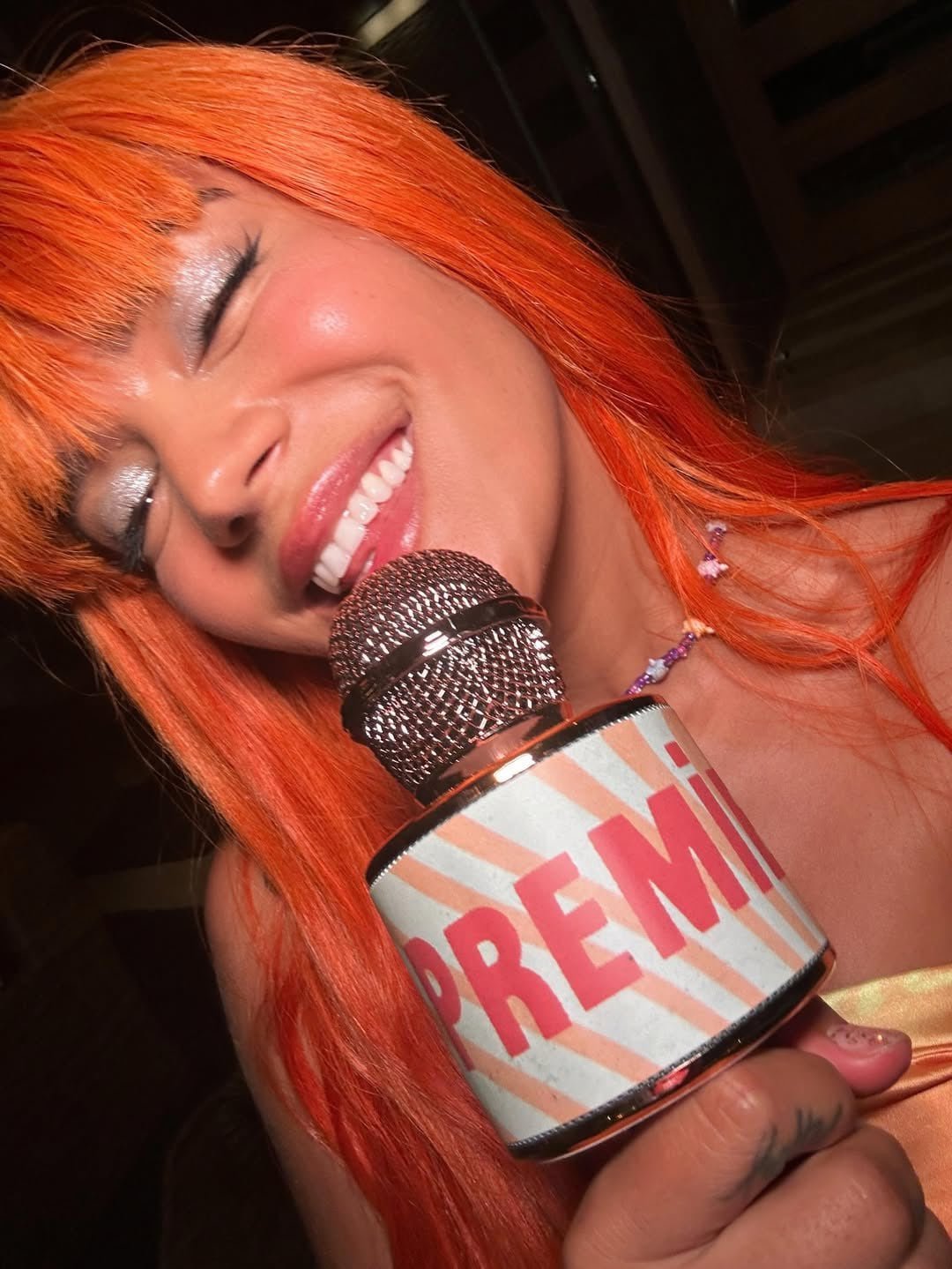 La famosa sorprendió con su look - crédito X