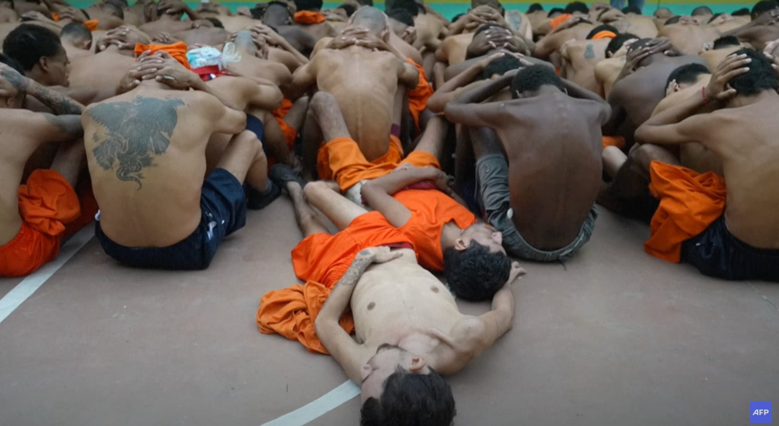 Prisioneros de la cárcel de El Rodeo. (Captura de Pantalla/ AFP)