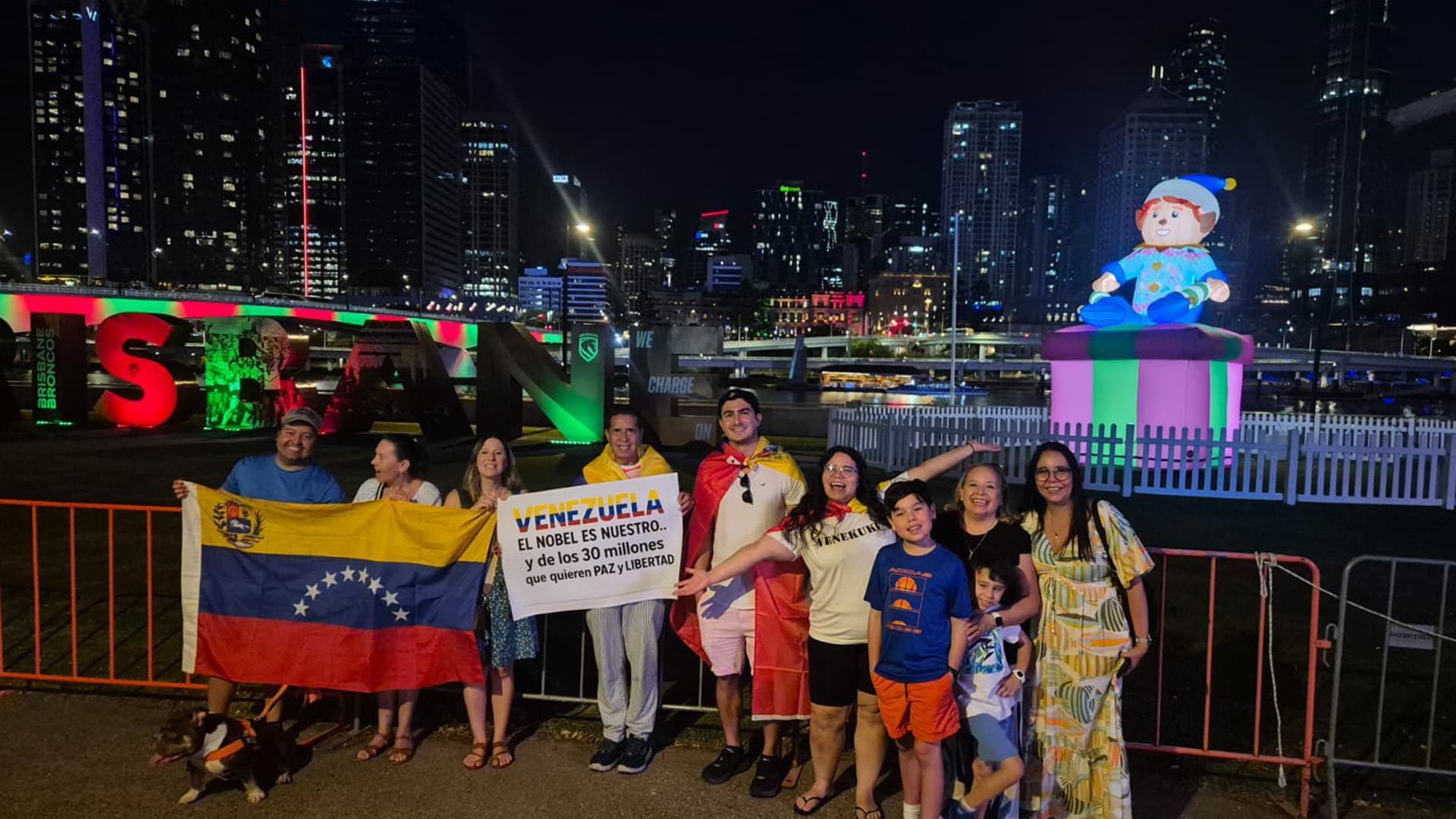 Seguidores de Machado alzaron banderas y carteles en múltiples ciudades del mundo durante la jornada internacional “El Nobel es nuestro” (X)