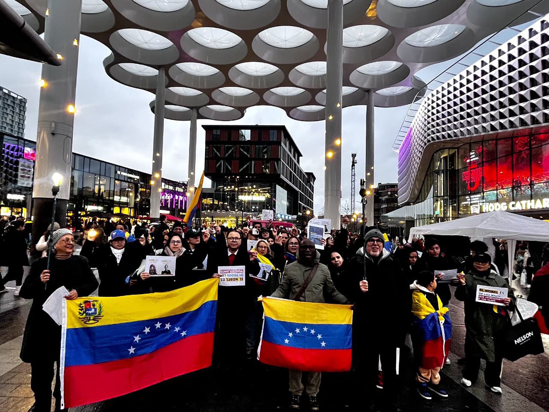 Imágenes publicadas por el comando de campaña de Machado evidenciaron el alcance global de sus seguidores y su movilización continua (X)