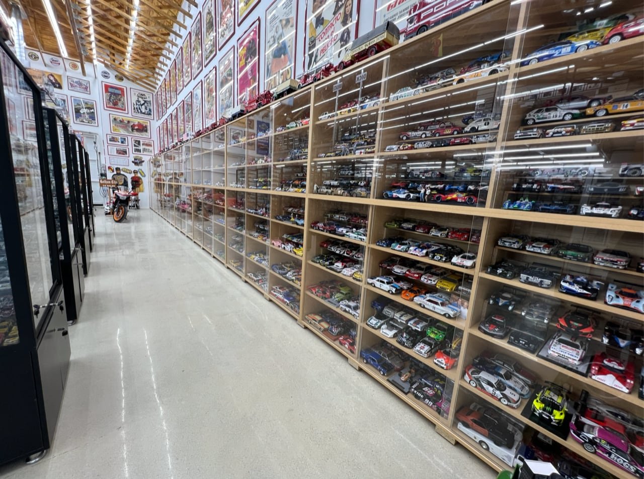 Sergio Goldvarg hoy luce su impresionante colección que comenzó a sus cuatro años