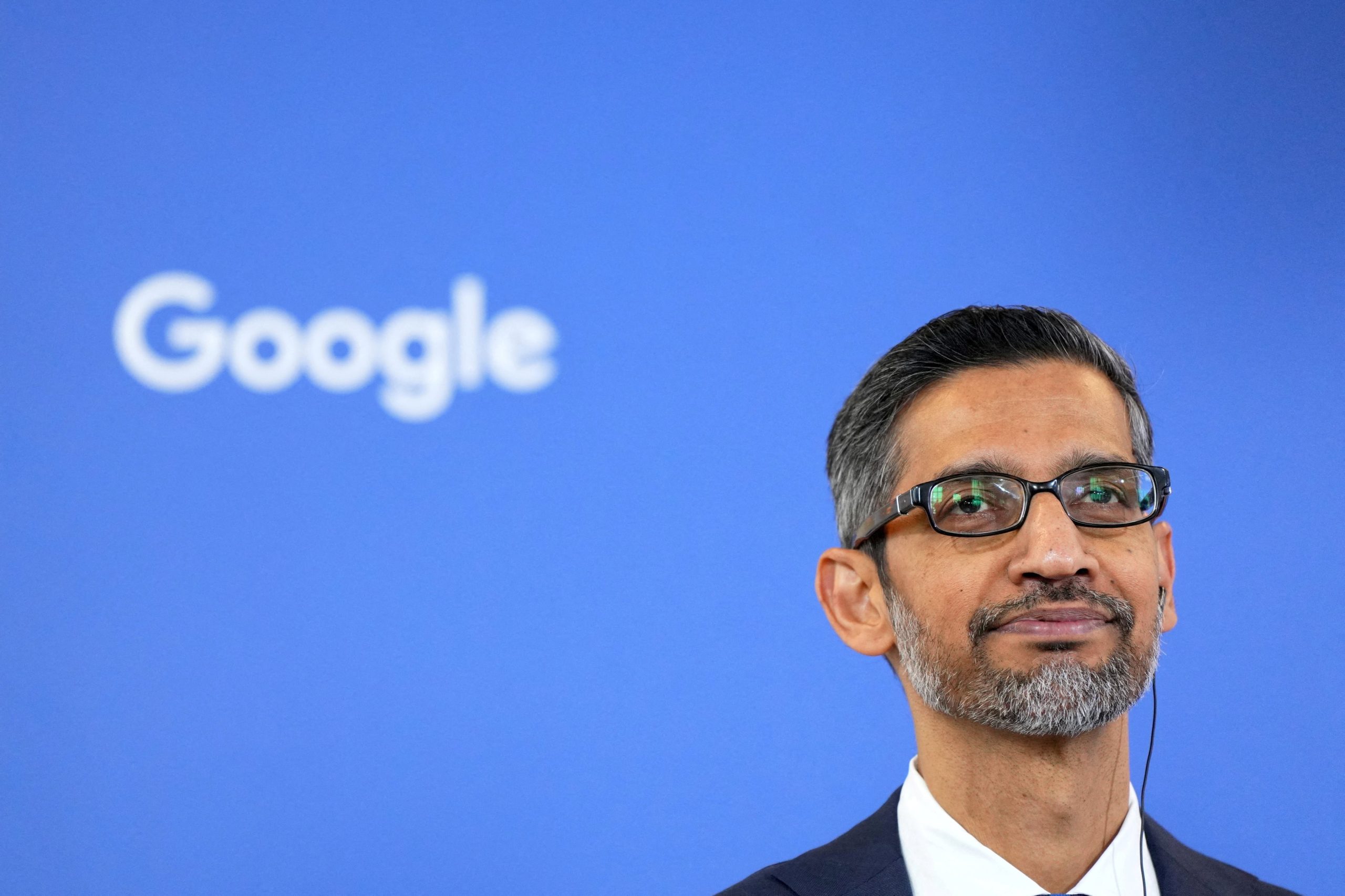 Sundar Pichai reconoció que todos deberían de adaptarse a la revolución tecnológica para no quedarse sin trabajo. REUTERS/Aleksandra Szmigiel/File Photo