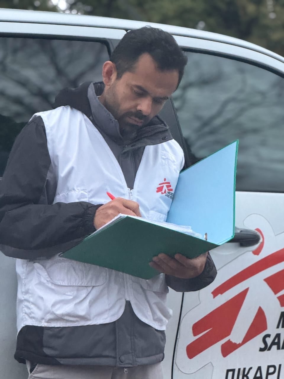 Enrique García Quiroz, coordinador de operaciones de Médicos Sin Fronteras en el este de Ucrania, trabaja desde Sloviansk, en plena línea del frente entre Kharkiv y Donetsk (MSF)