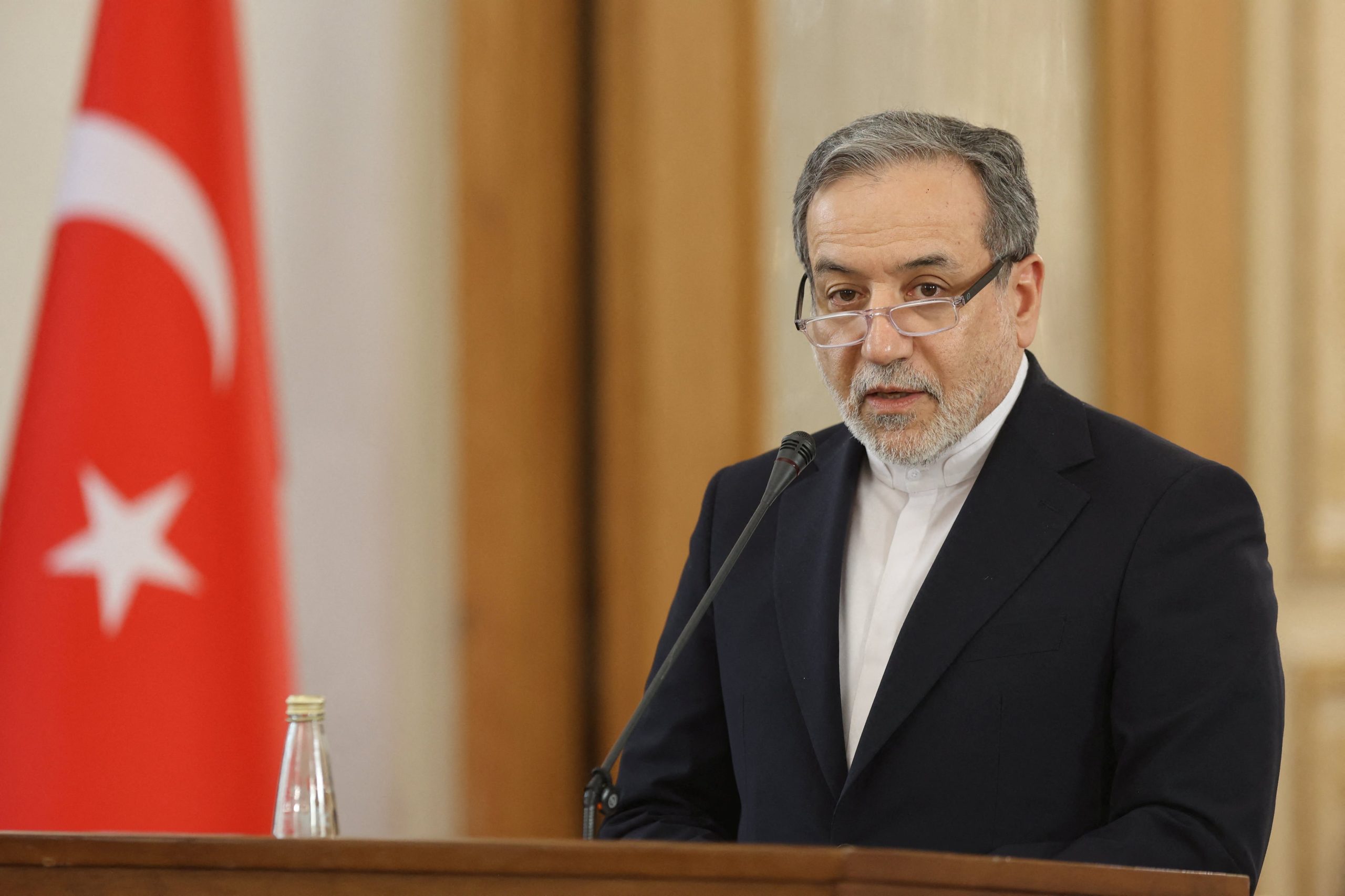 Araqchí expresó la solidaridad de Irán ante las crecientes presiones internacionales sobre Venezuela (Reuters)