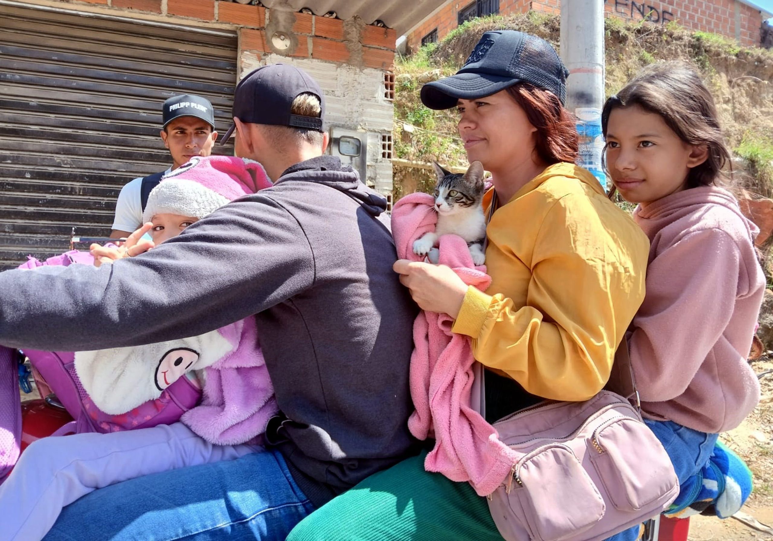 La población afectada solicitó al Gobierno nacional hacer presencia para reforzar la seguridad en la región - crédito Ana Inés Vega/EFE

