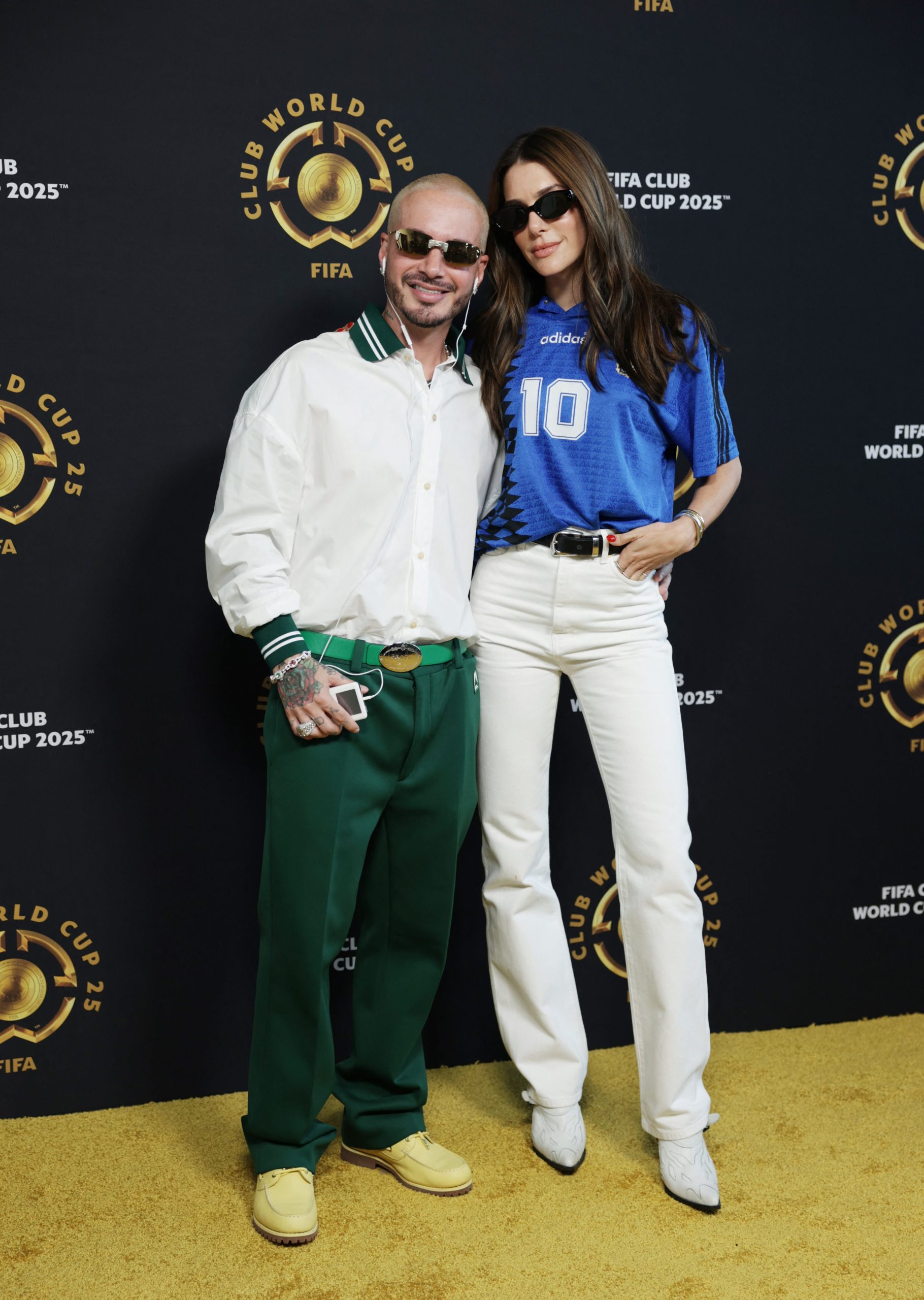 J Balvin y Valentina Ferrer comparten momentos de complicidad en redes sociales.