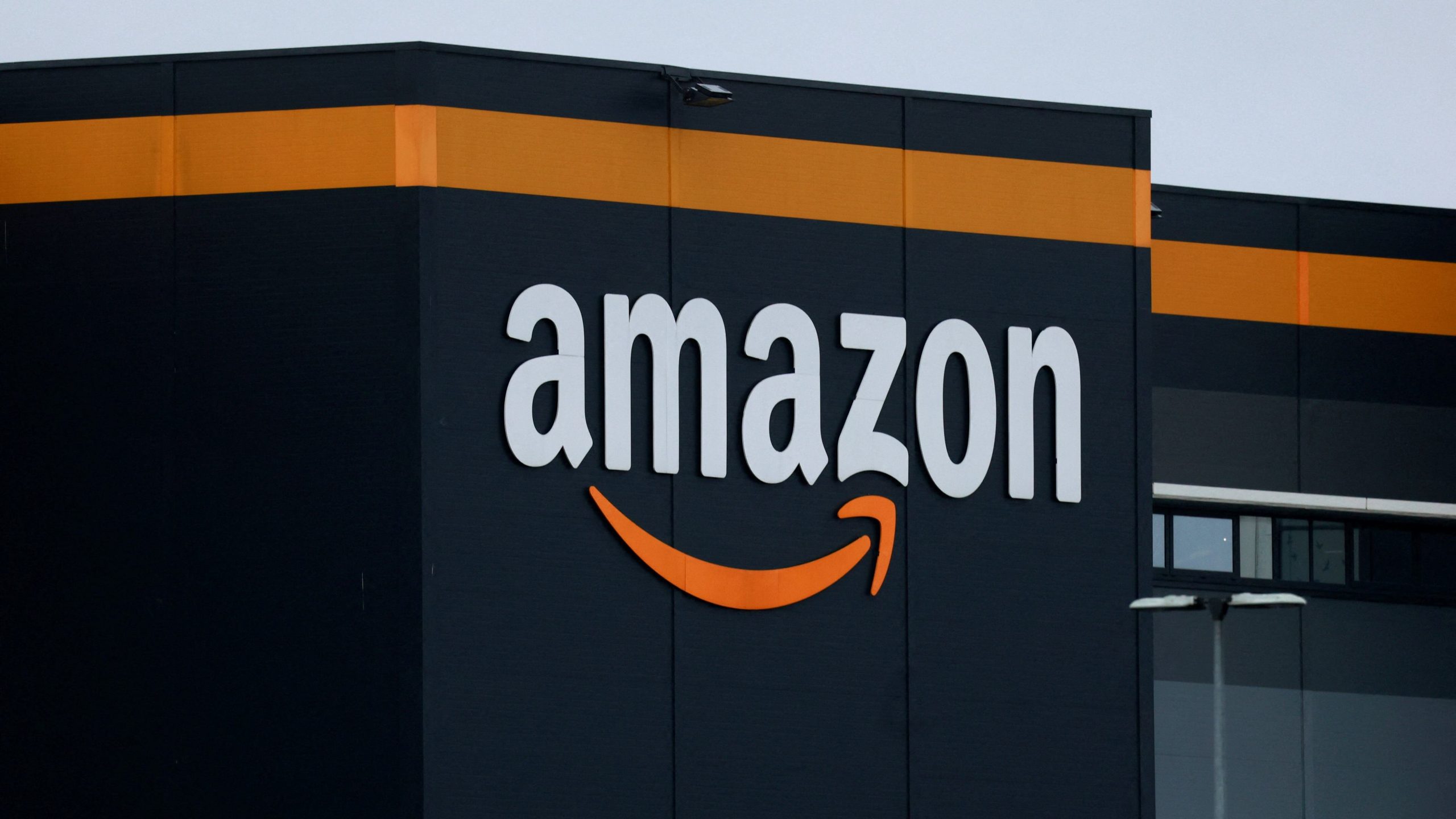 Amazon alcanza una valoración de 2,38 billones de dólares tras superar un inicio lleno de desafíos financieros. (Reuters)
