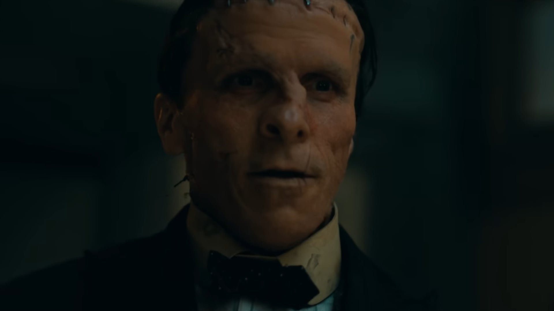 Jesse Buckley destaca la importancia de la voz femenina y la experiencia de trabajar junto a Christian Bale en ¡La Novia! (Captura de tráiler oficial)