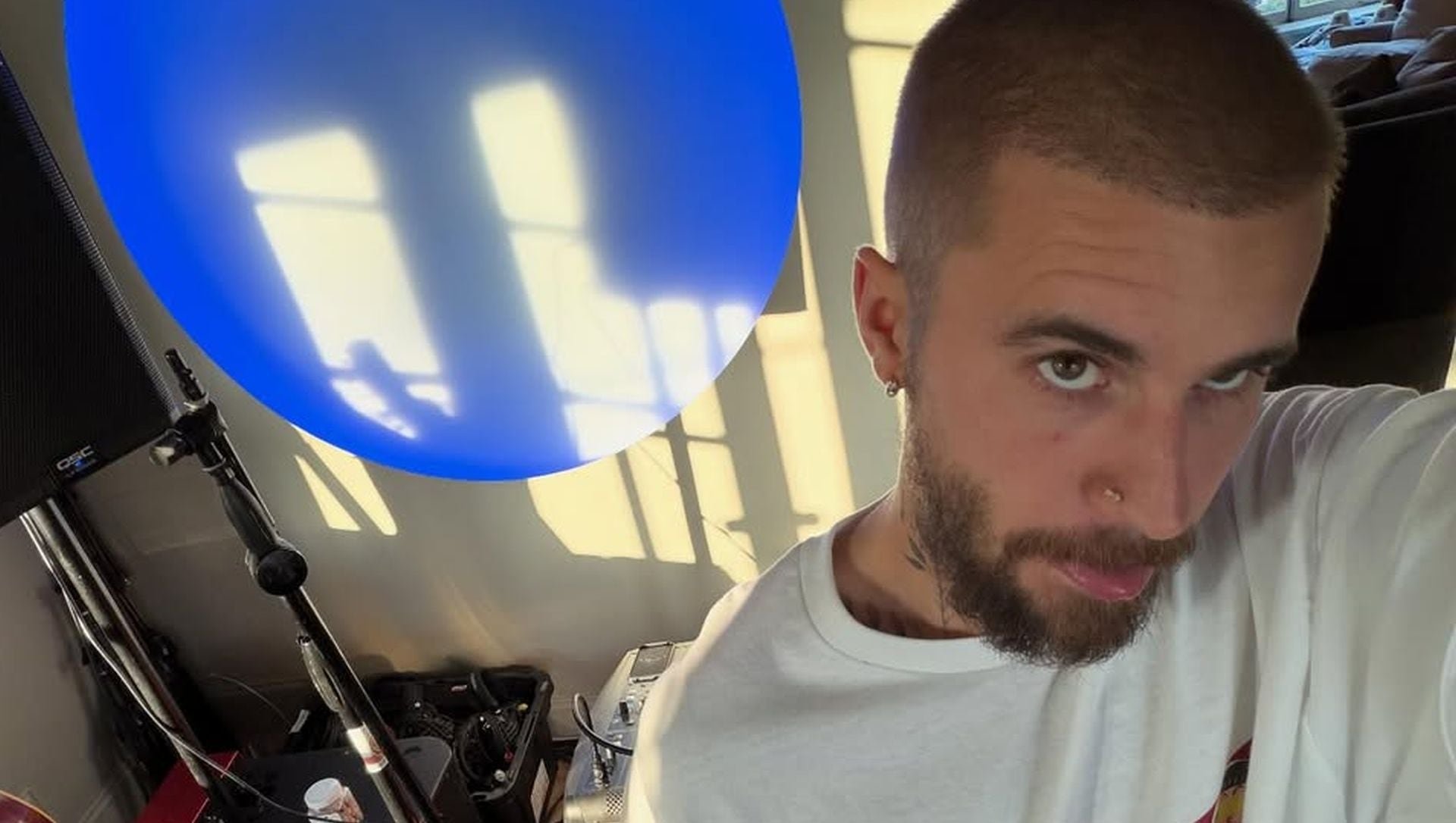 Justin Bieber comparte mensajes sobre salud mental y su fe, mostrando una faceta más introspectiva a sus seguidores.