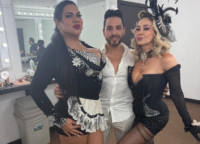 Kimberly La Más Preciosa comparte momentos con Aracely Arámbula y otras figuras destacadas durante su participación en la obra 'Perfume de Gardenia'.