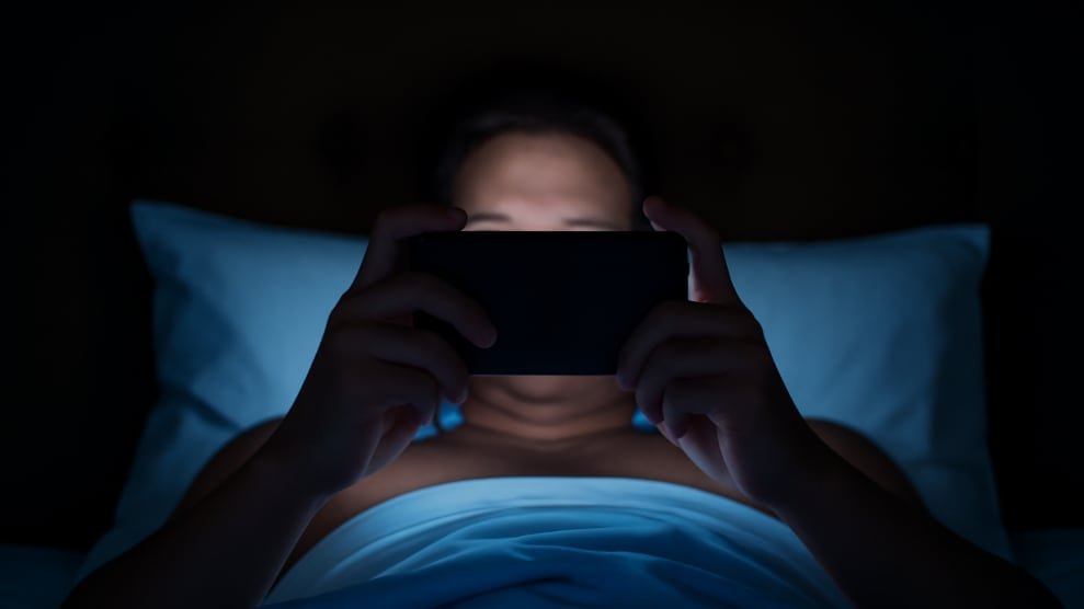 Optimizar la configuración de tu teléfono, como reducir el brillo, ayuda a prolongar su autonomía.