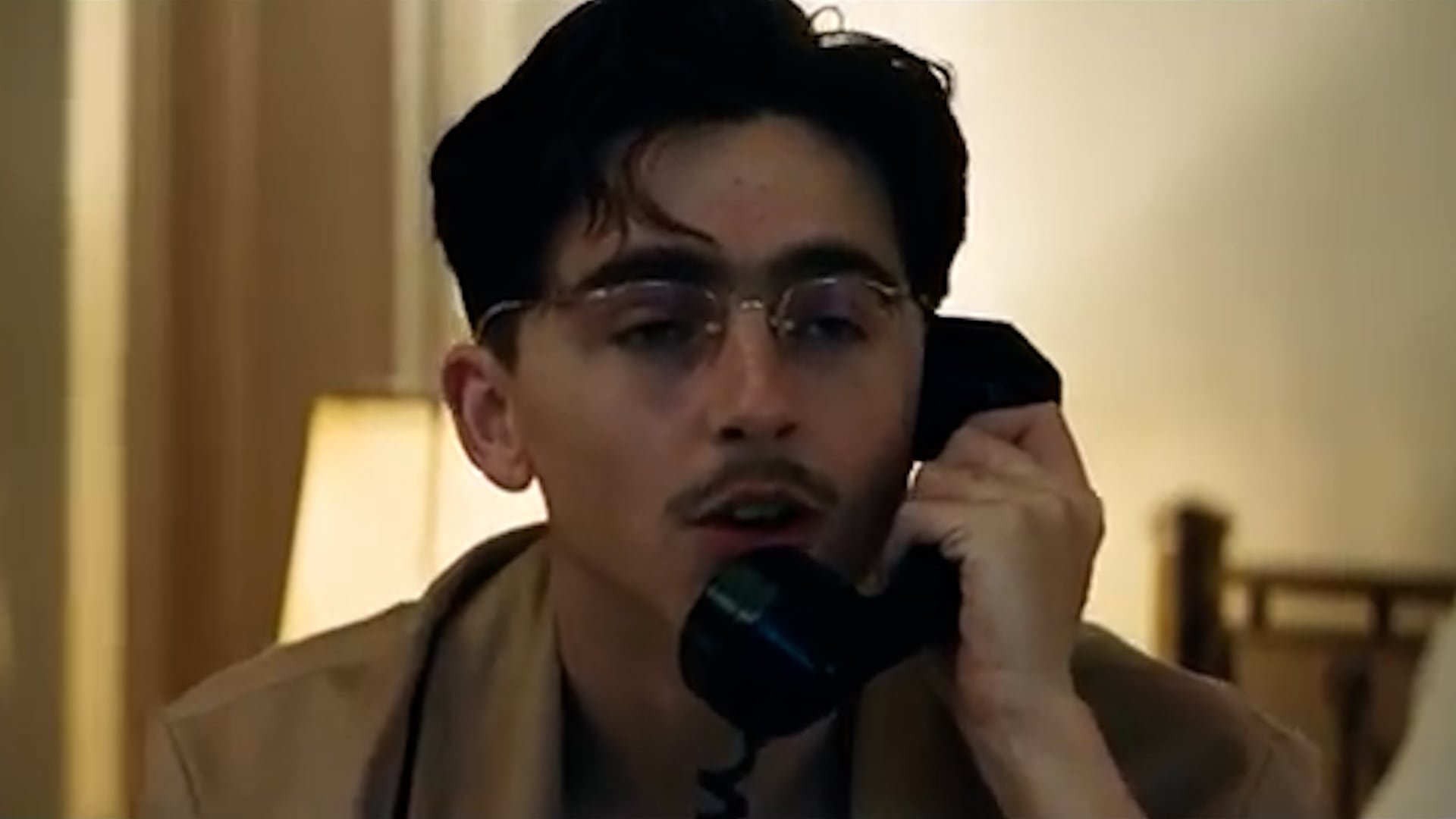 Con guion de Safdie y Ronald Bronstein, Marty Supreme sigue el turbulento viaje de un vendedor de zapatos que se convierte en leyenda del tenis de mesa (Captura de video)