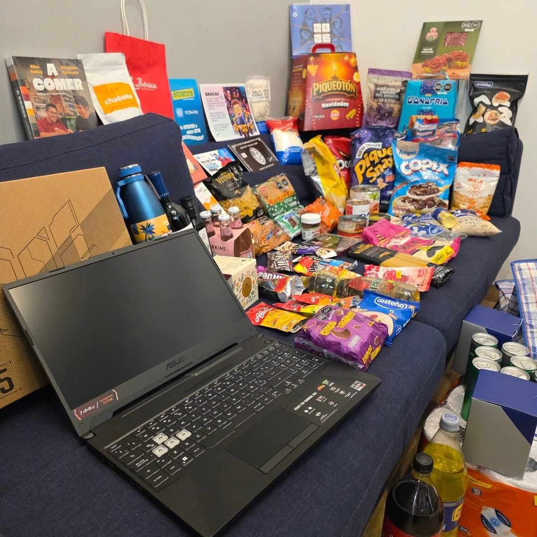 Todos los ítems incluídos en la canasta de Phillip Chu Joy. Foto: Phillip Chu Joy/Instagram