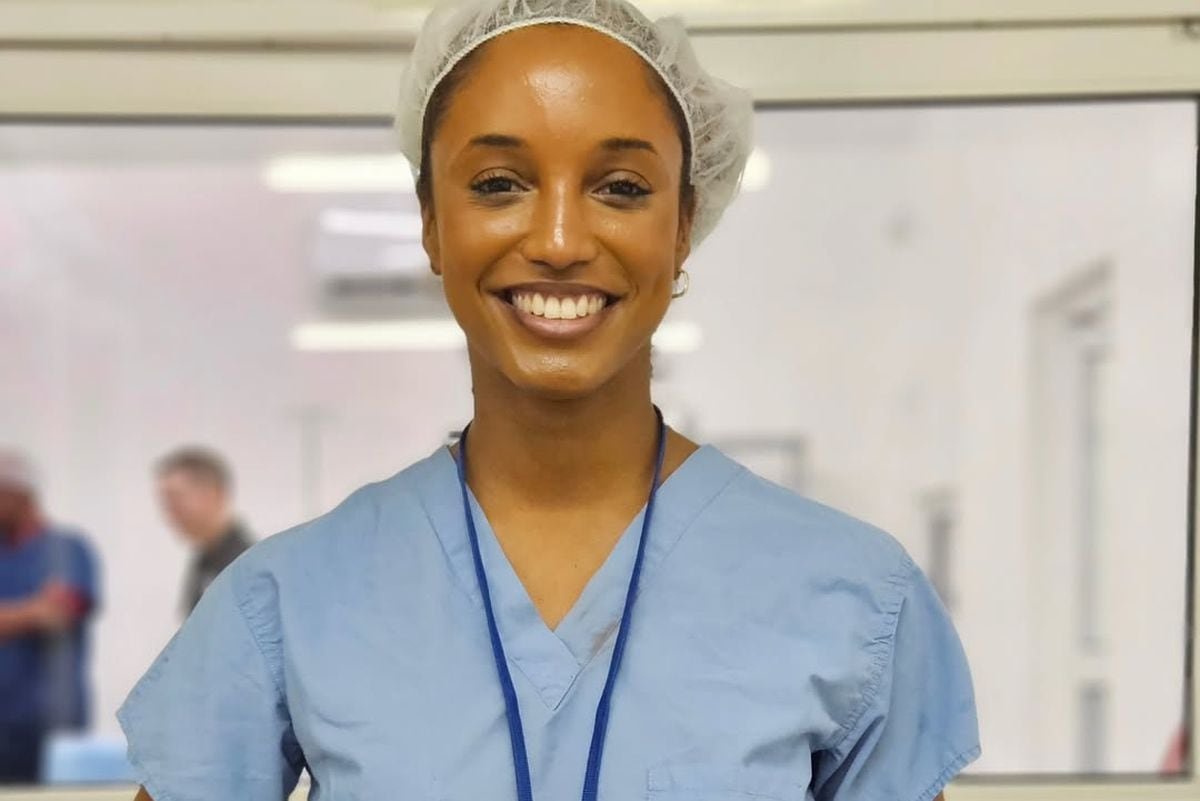 Gabrielle Henry, quien además es médico de profesión, fue trasladada en camilla y estuvo varios días en terapia intensiva bajo supervisión (Instagram/@officialgabriellehenry)