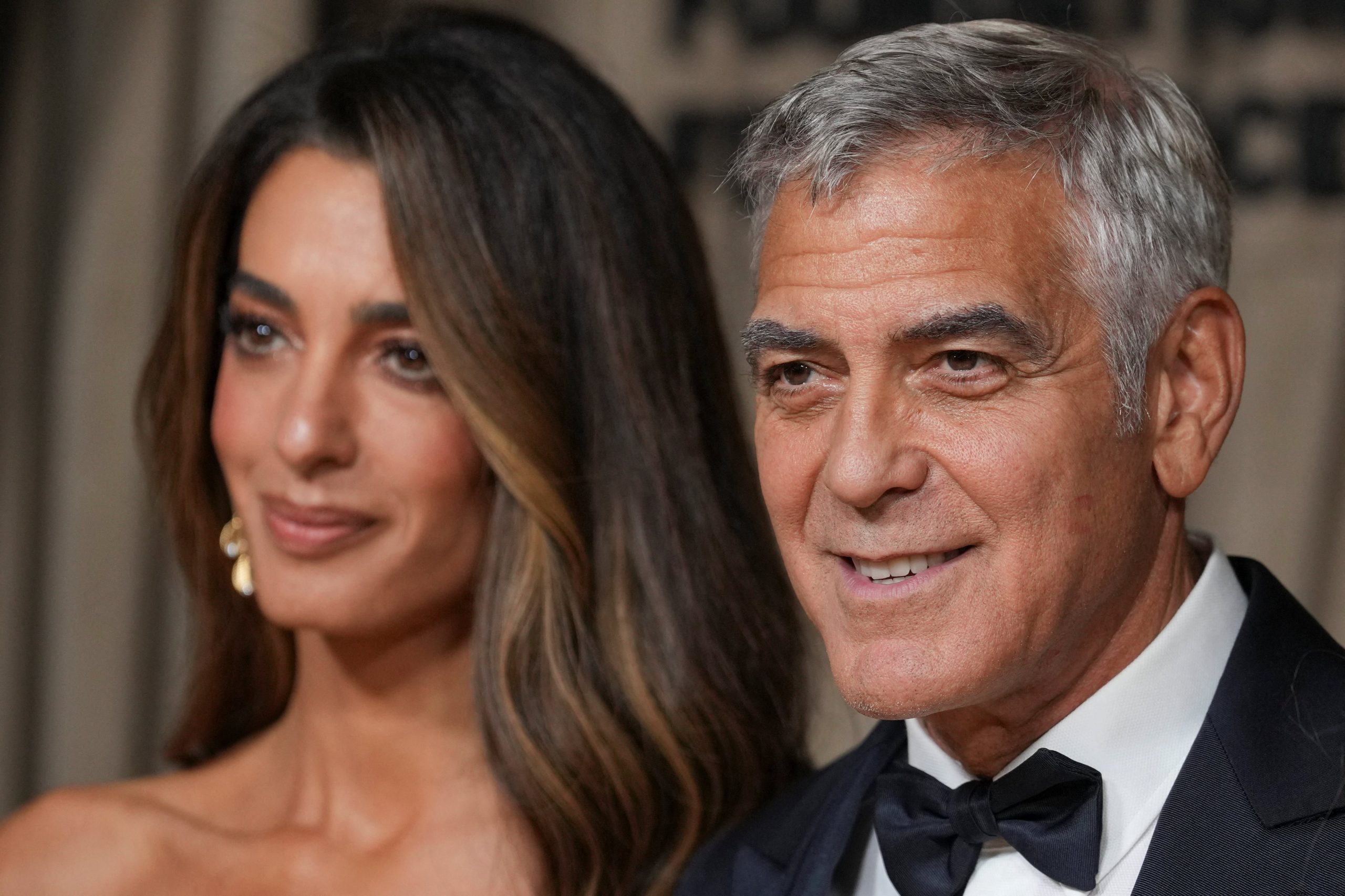 George Clooney y Amal Clooney expresaron su pesar por la partida de Ada Zeidler, resaltando la valentía y el humor con que enfrentó la enfermedad (REUTERS/Maja Smiejkowska)