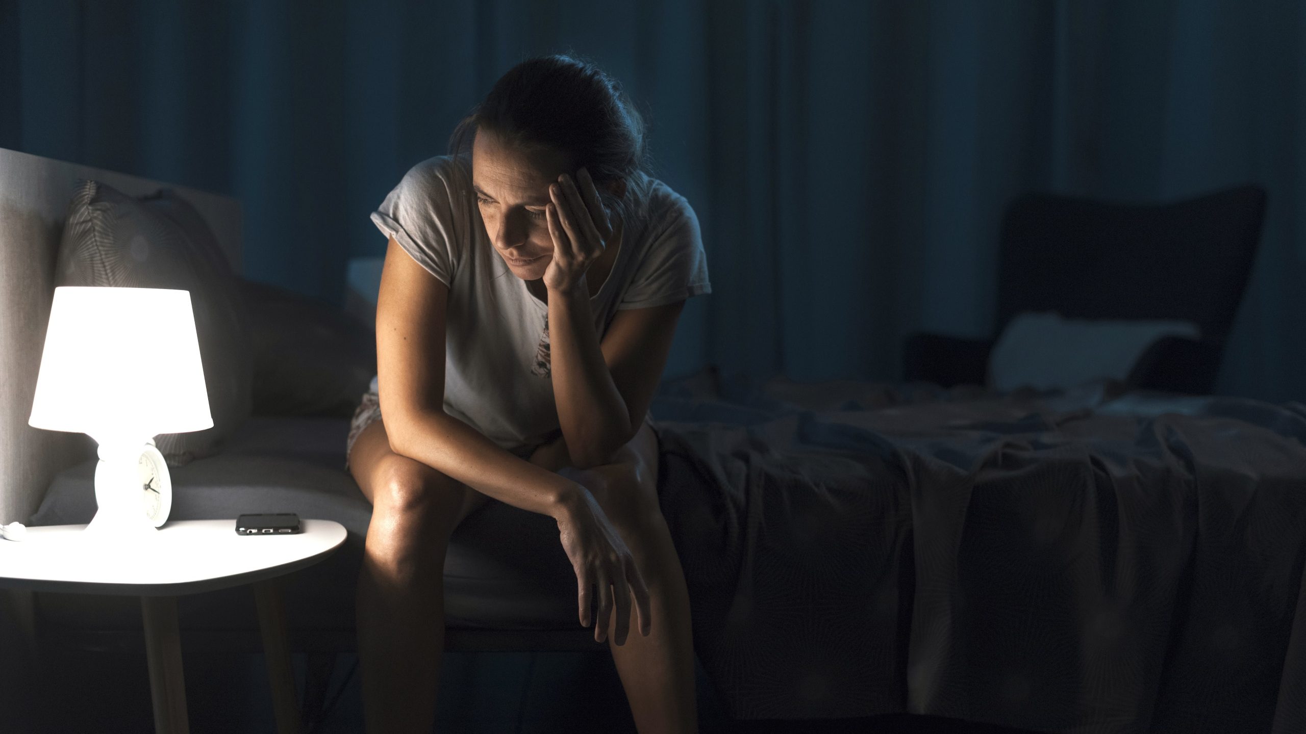 Una mujer con insomnio (AdobeStock)