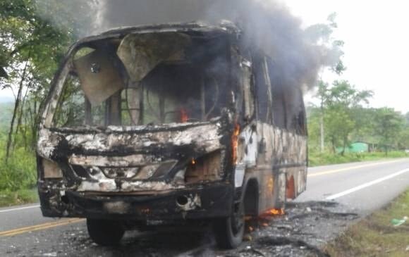 La suspensión de rutas y la quema de un bus durante el paro del ELN afectaron gravemente a empresas y pasajeros en Antioquia - crédito Colprensa