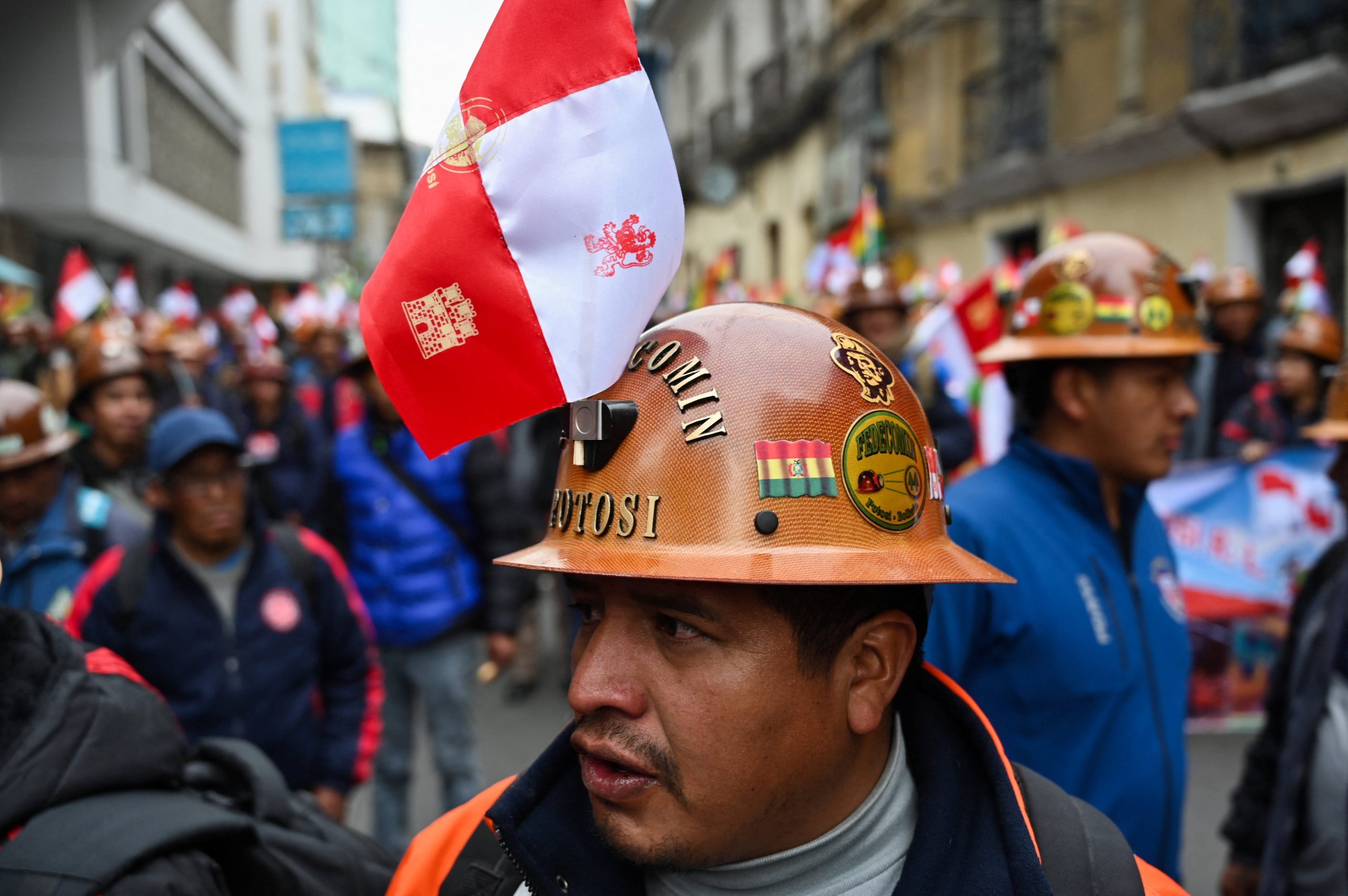 Las decisiones del Ejecutivo cuentan con el respaldo de los sectores empresariales y del gobierno de Estados Unidos. (REUTERS/Claudia Morales)