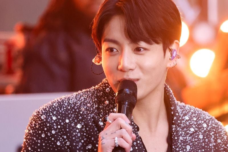 Jungkook, integrante de BTS, permanece en la atención del público debido a los rumores y especulaciones sobre su vida sentimental (REUTERS/Caitlin Ochs)