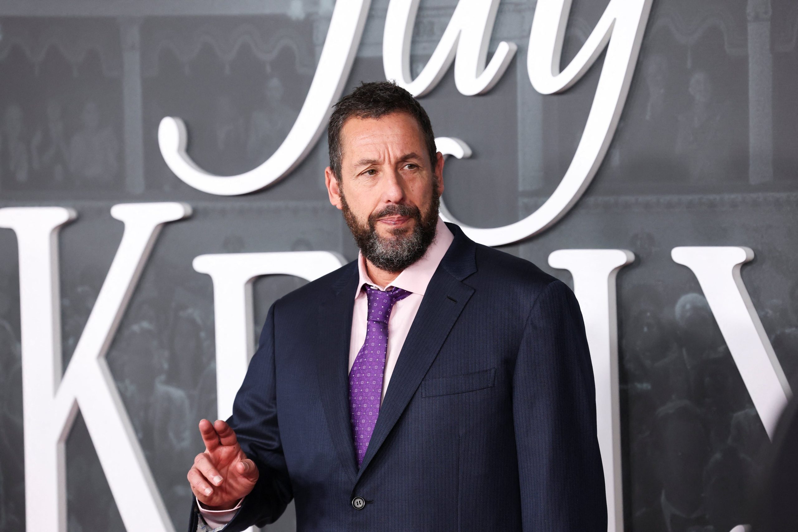 El actor Adam Sandler confiesa la presión de no decepcionar al equipo ni a sí mismo durante escenas intensas en 