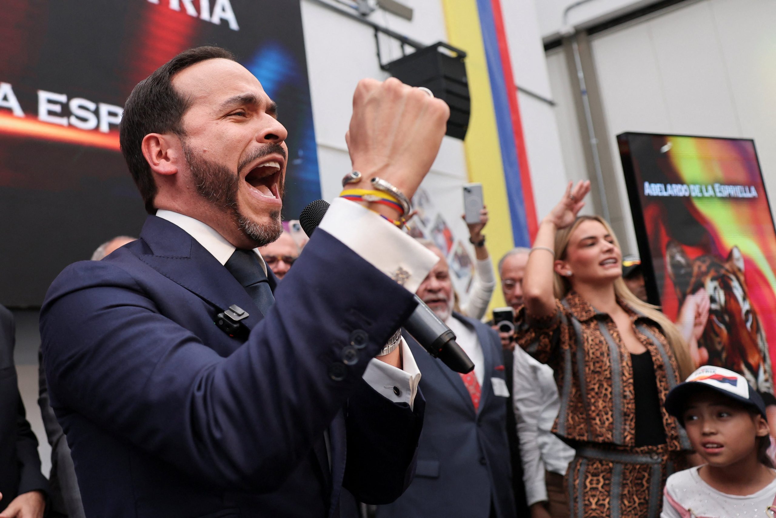 De la Espriella alerta sobre la supuesta cooptación de instituciones colombianas por el narcoterrorismo vinculado al régimen venezolano - crédito Luisa Gonzalez/Reuters