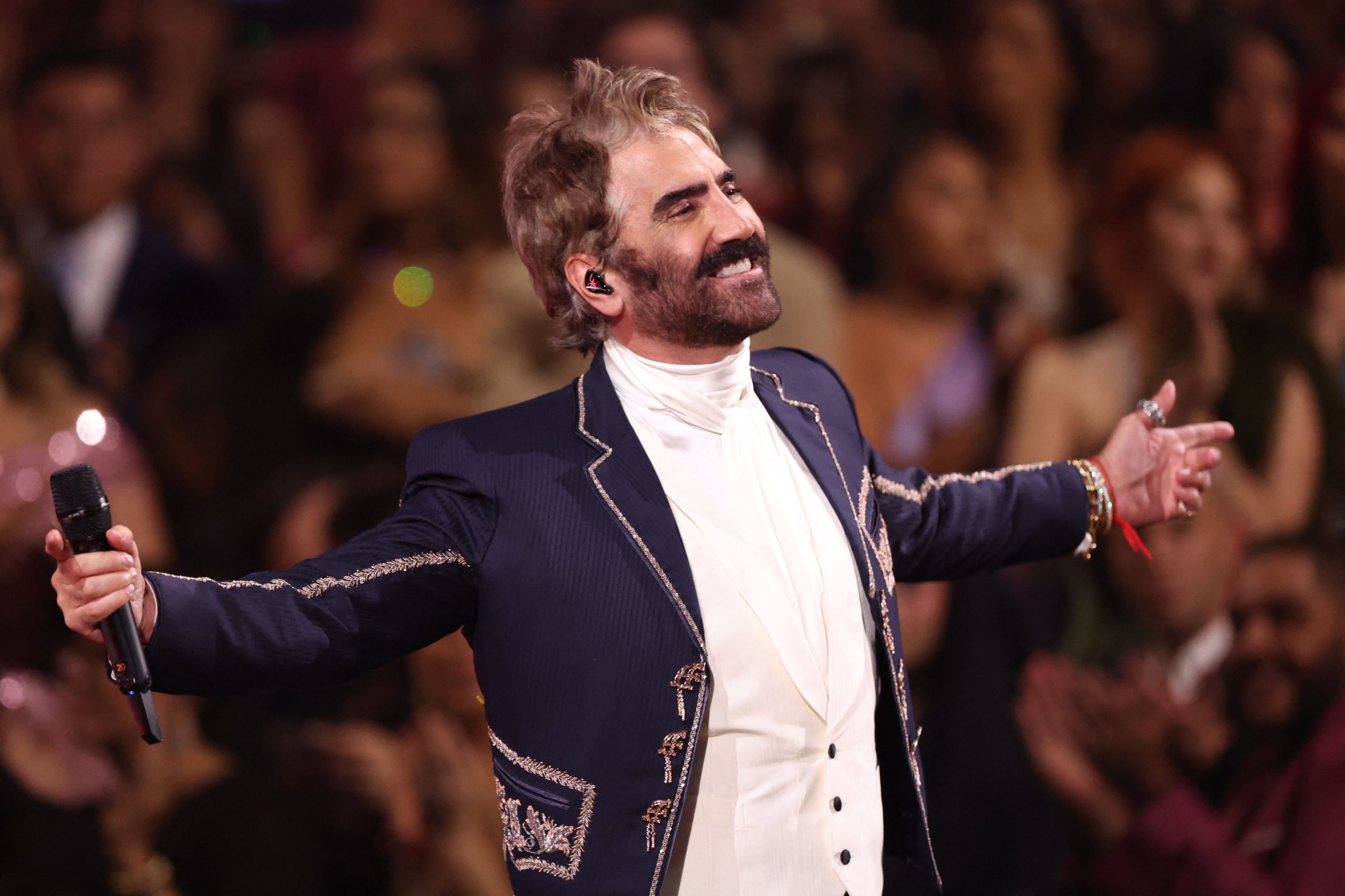 En 2025, Alejandro Fernández había enfrentado una salmonelosis que lo obligó a posponer conciertos en Texas (REUTERS/Mario Anzuoni)