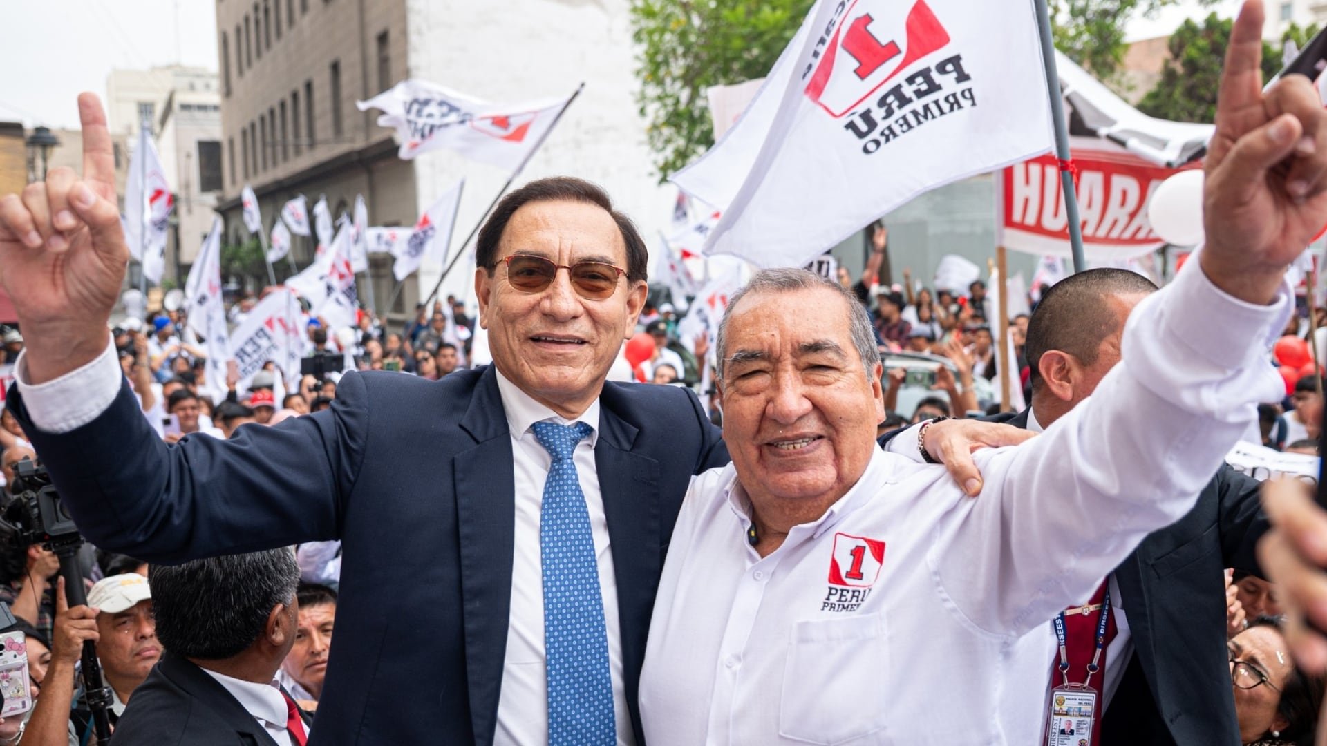 Mario Vizcarra y Martín Vizcarra en una actividad proselitista. Foto: Perú Primero