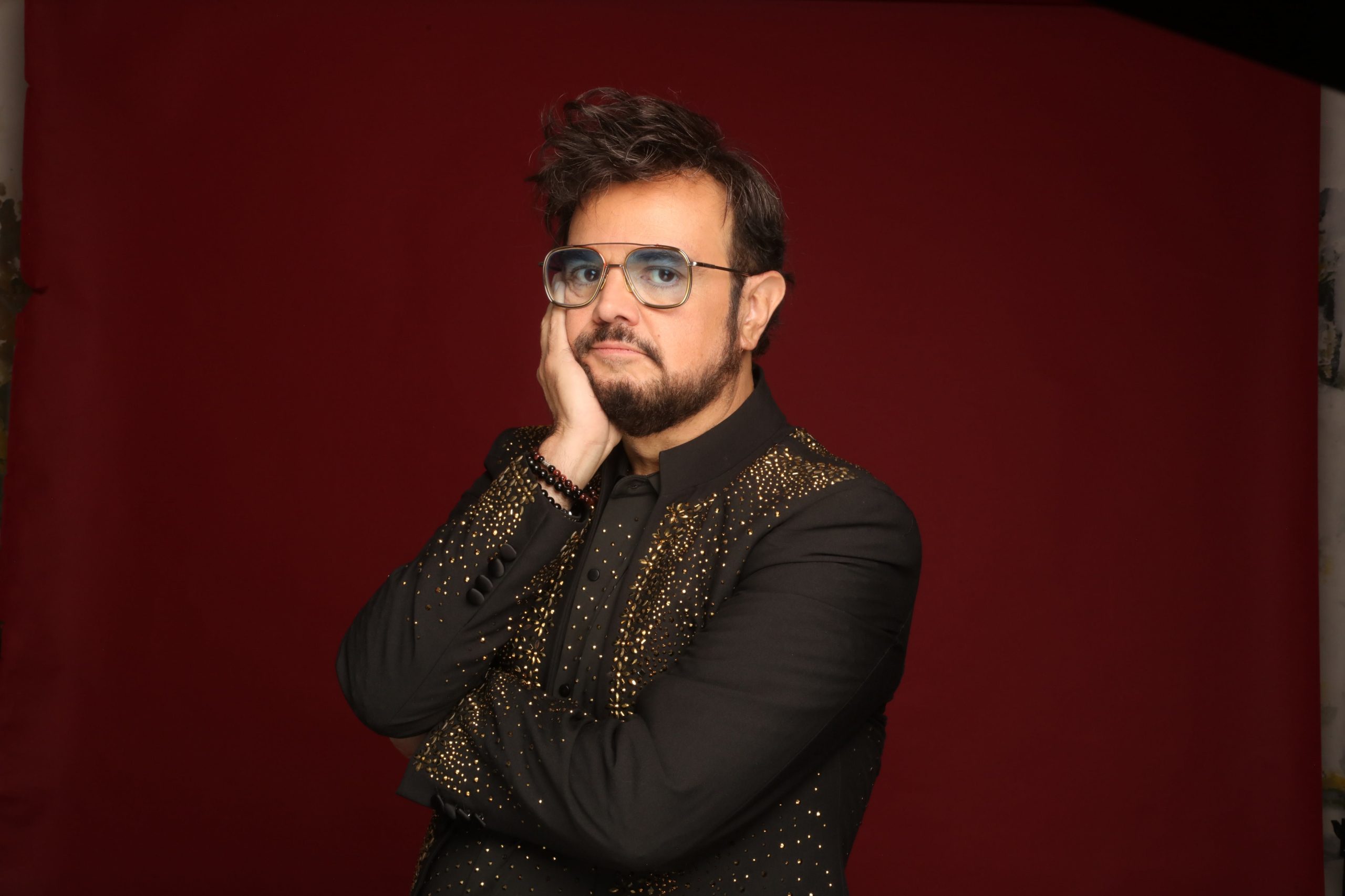 El cantante Aleks Syntek desmiente rumores sobre crisis de drogas y asegura que su pausa se debió a agotamiento laboral. - EFE/Live Nation
