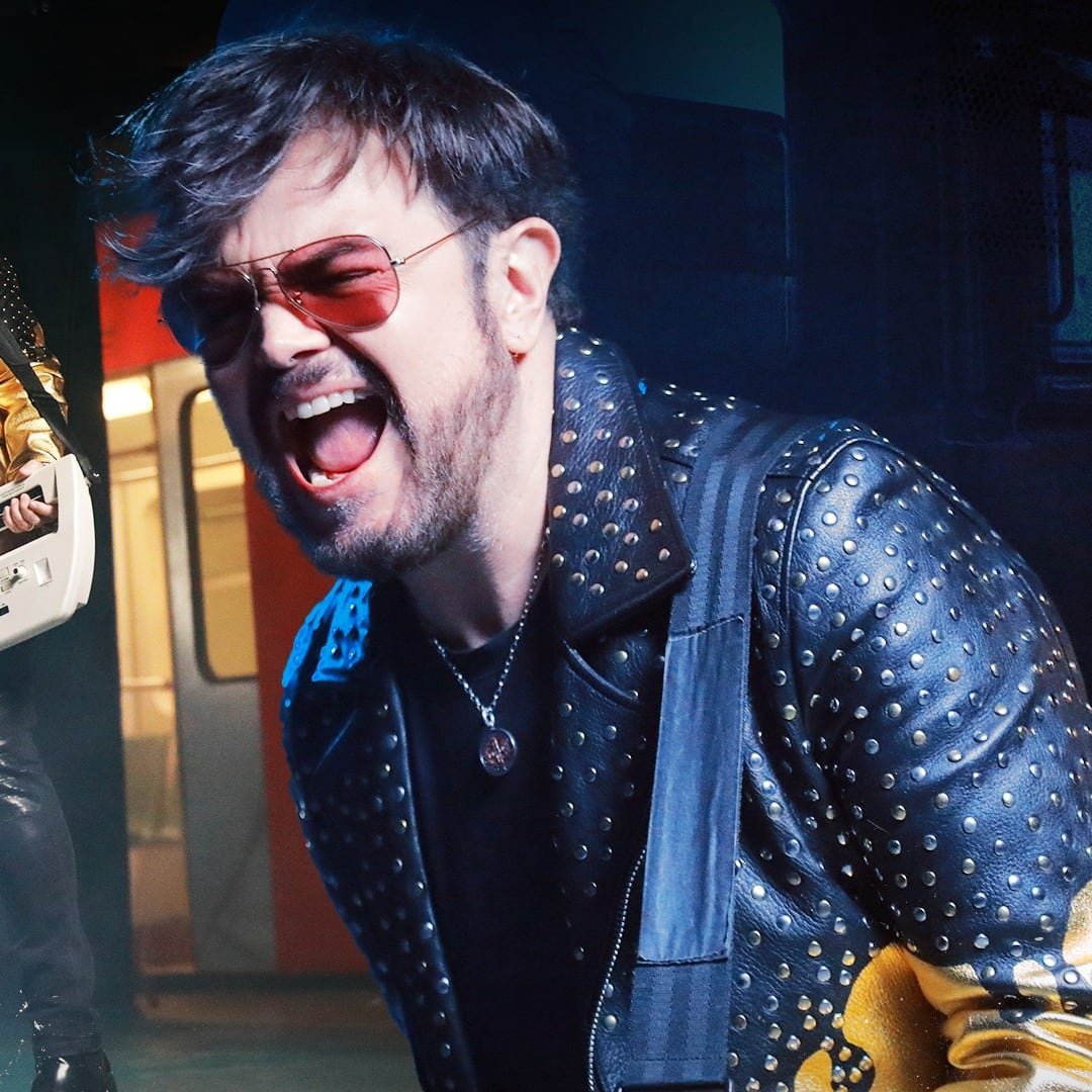 Syntek asegura mantener una vida sana y disciplina al no consumir alcohol, tabaco ni drogas, enfatizando la búsqueda del equilibrio personal. - (Aleks Syntek)