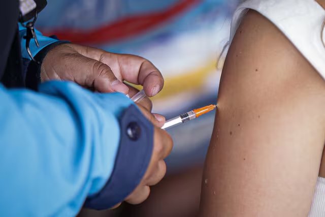 Secretaría de Salud de Tolima refuerza el llamado para vacunarse al menos 10 días antes de ingresar al departamento- crédito Colprensa