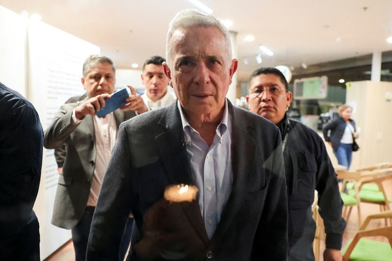 Uribe consideró legítima la acción militar al no haber respuesta por parte de organismos internacionales ni de la fuerza pública interna - crédito Luisa González/REUTERS 