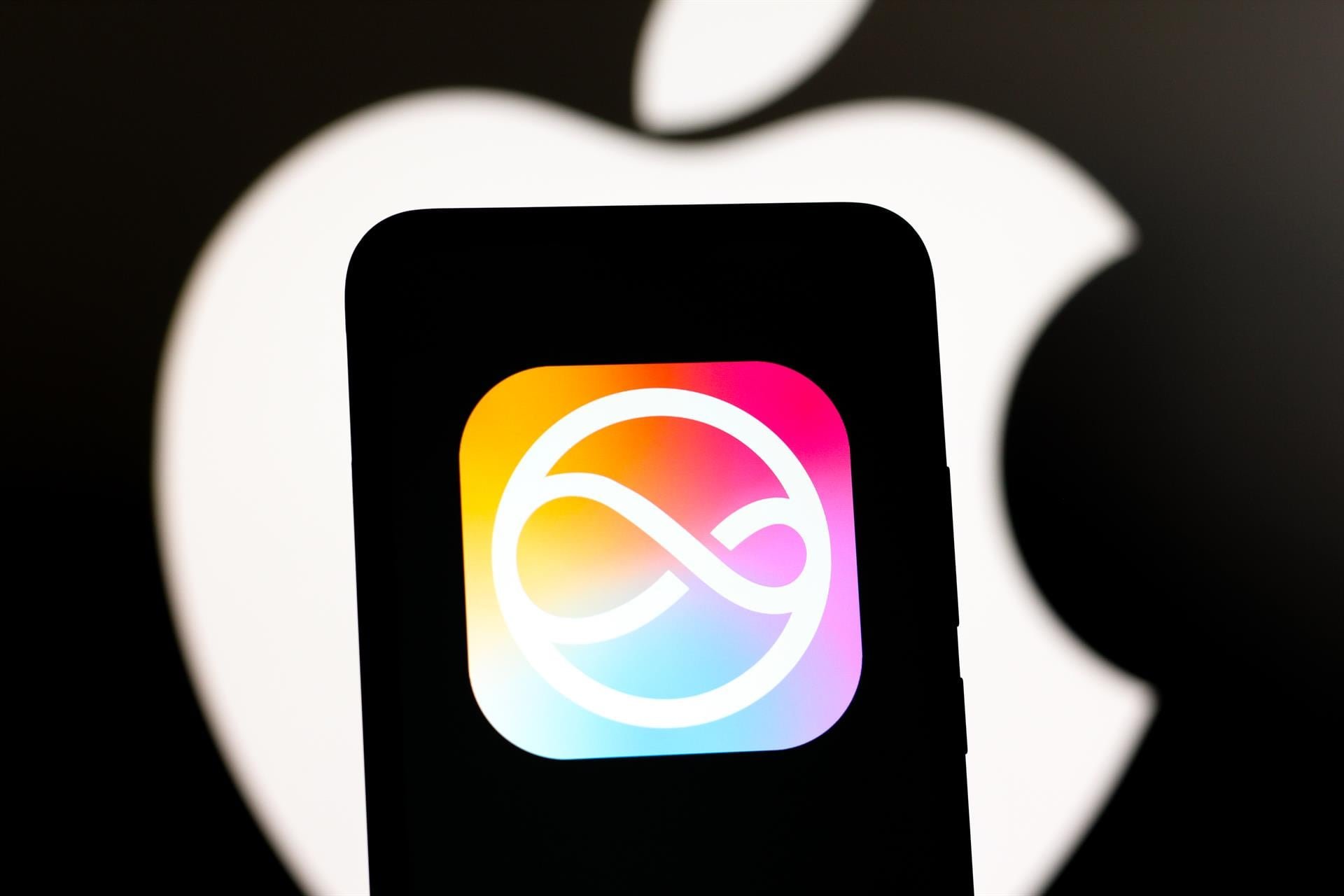 Apple desembolsaría miles de millones de dólares a Google para integrar los modelos Gemini en Siri y Apple Intelligence. 
(Europa Press)
