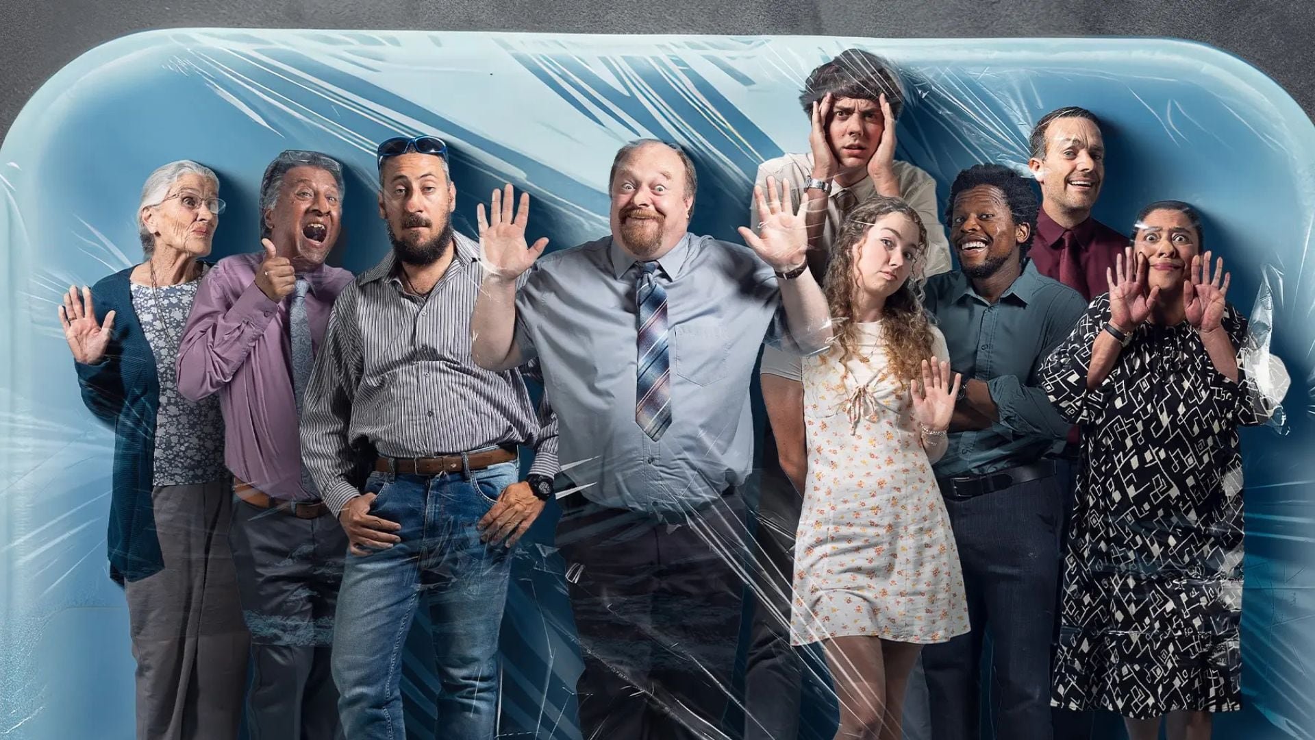 La empresa ficticia Deluxe Processed Meats reemplaza al papel como eje del humor corporativo.(Créditos: Showmax)