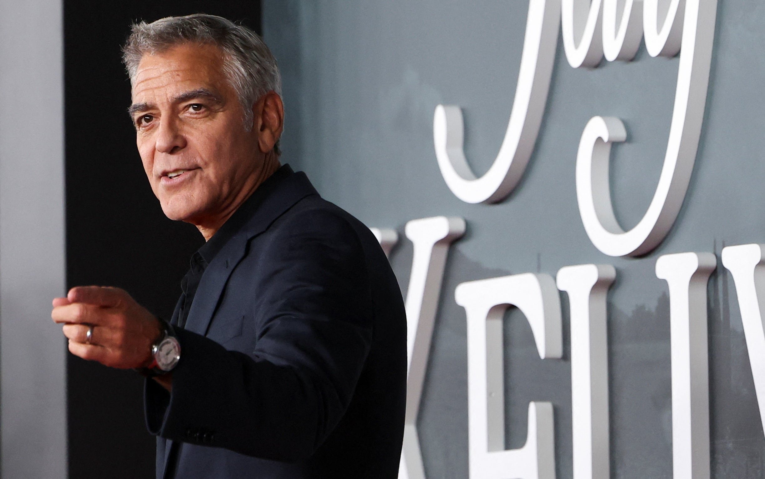 George Clooney reveló que dio su primer beso detrás de una iglesia. (REUTERS/Mario Anzuoni)