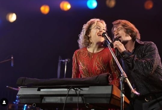 Kate Hudson compartió la primera foto de Song Sung Blue junto a Hugh Jackman (Instagram/Kate Hudson)