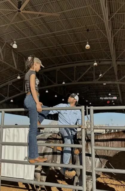 La relación de Bella Hadid y Adan Banuelos se originó por una pasión compartida por los caballos y el mundo ecuestre en Texas (IG)