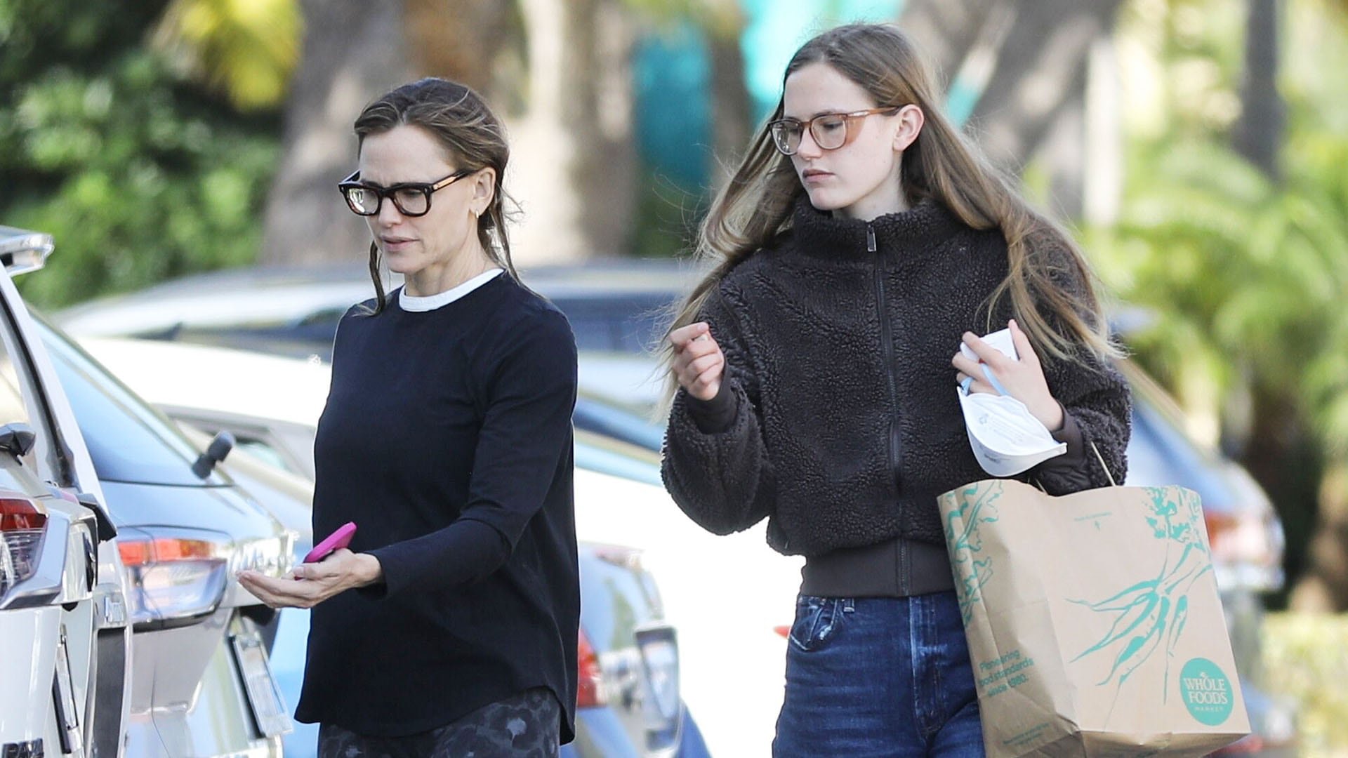 Violet Affleck, de 20 años, es estudiante de Yale y se ha destacado por su activismo en temas de salud pública y medio ambiente (x17/The Grosby Group)